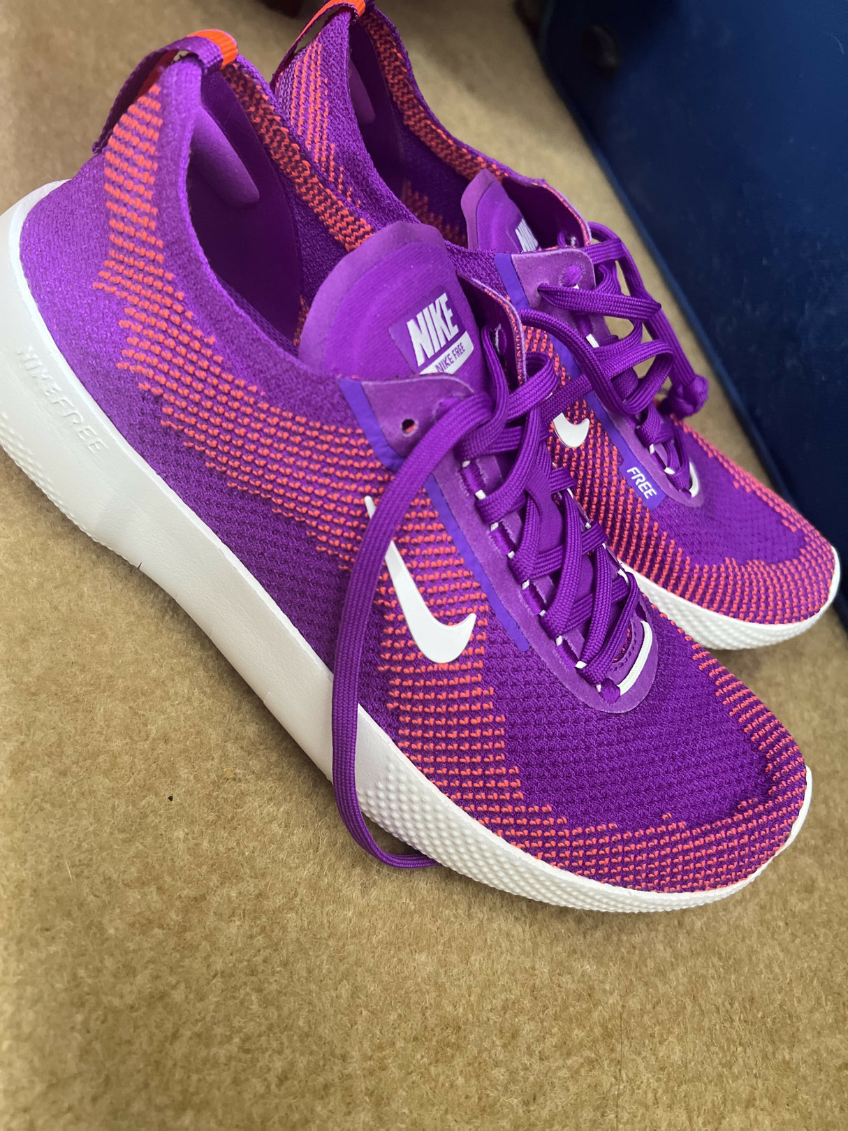 Nike | Women Shoes | Sports Shoes & Joggers | Size : 6 | Brand New