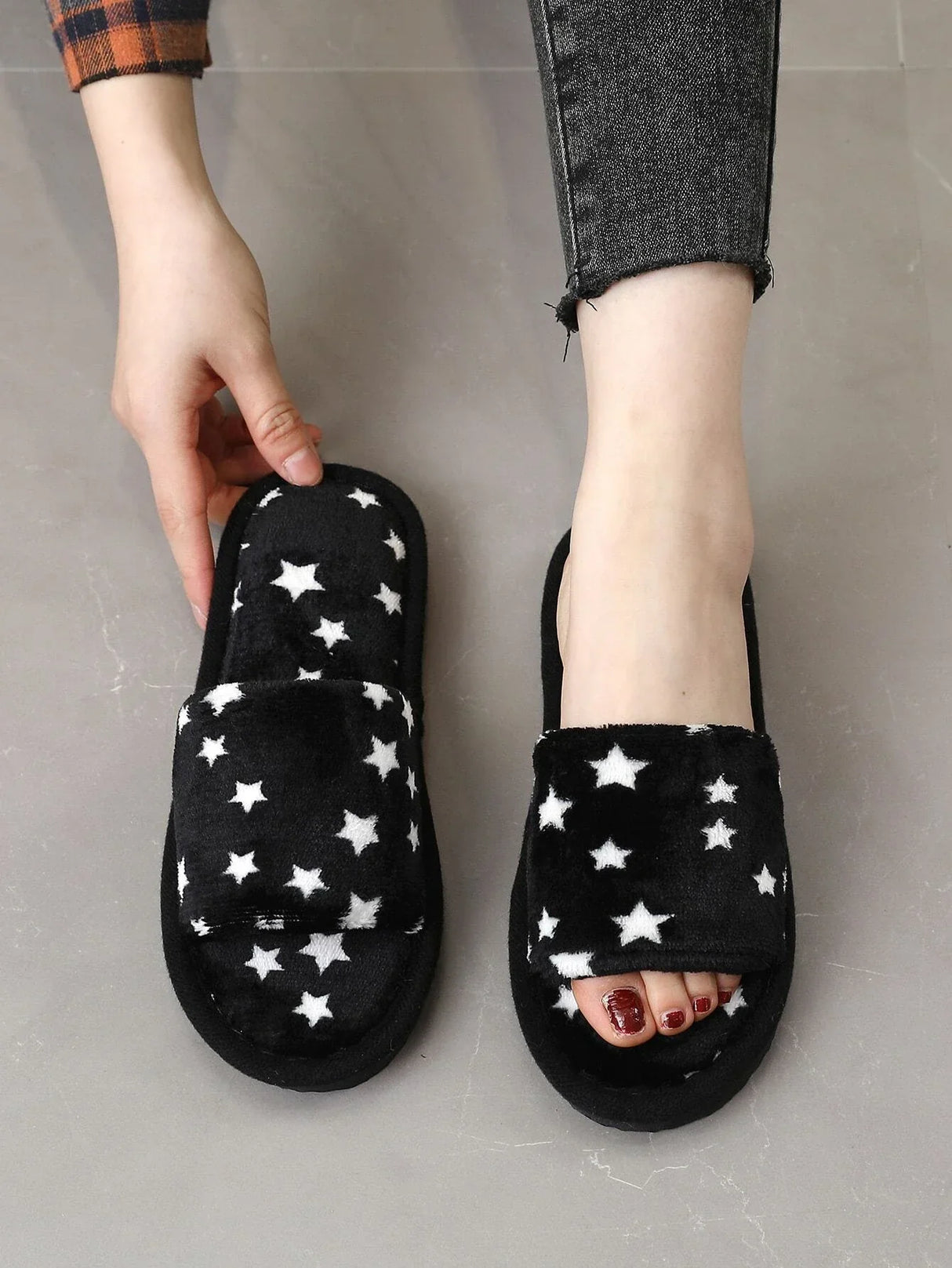 Buy SHEIN Star Pattern Fluffy Bedroom Slippers in Pakistan