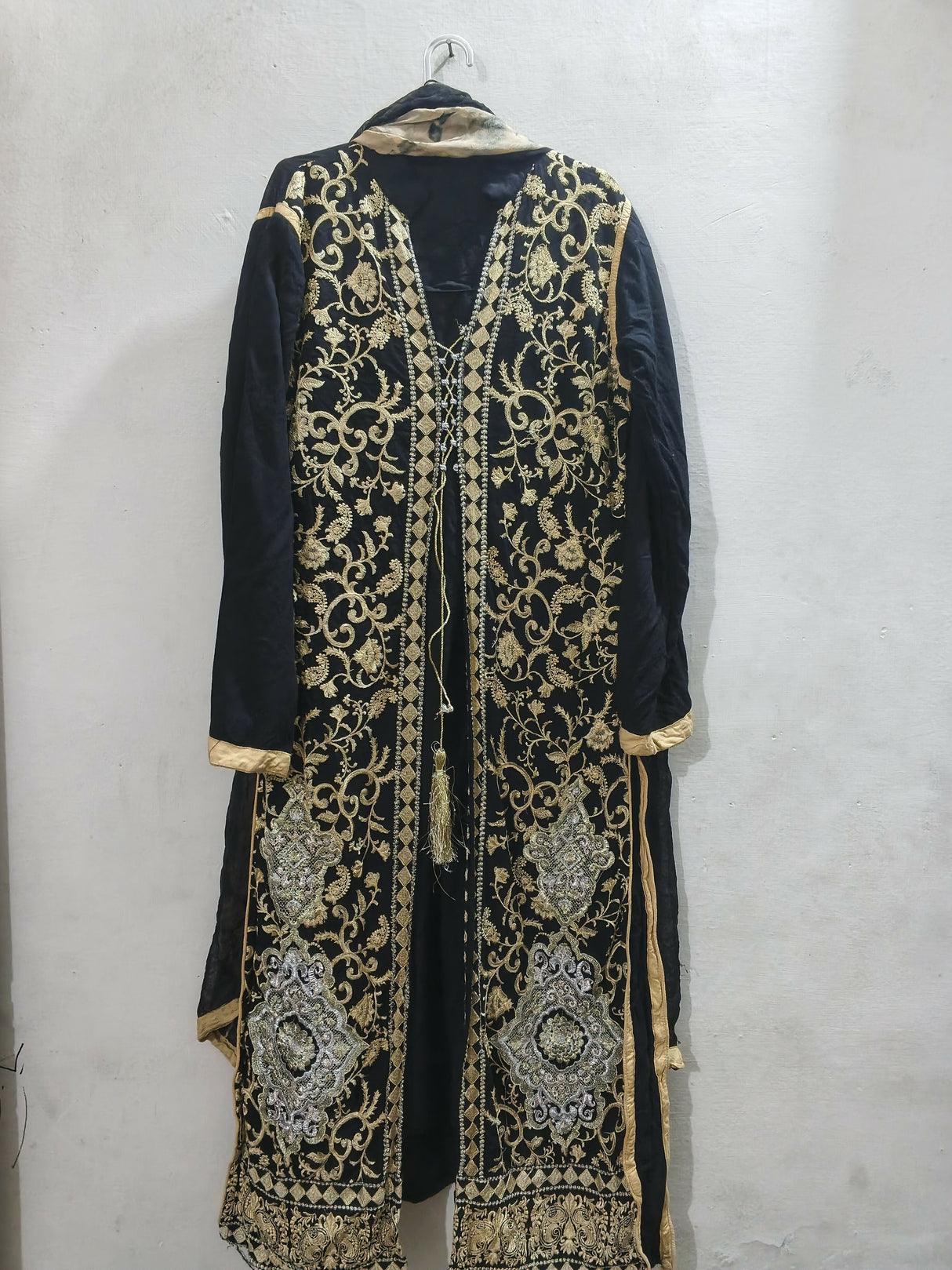Black Embroidery Suit | Women Locally Made Kurta | Medium | Preloved