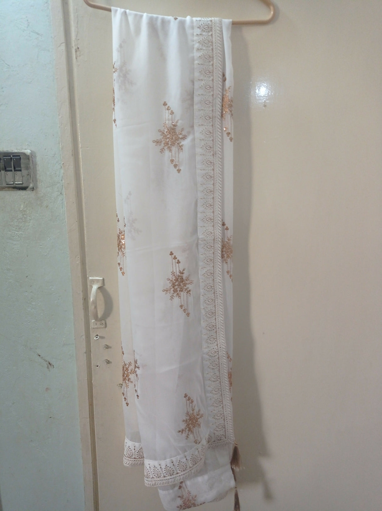 White Stylish Suit | Women Frocks & Maxis | Large | New