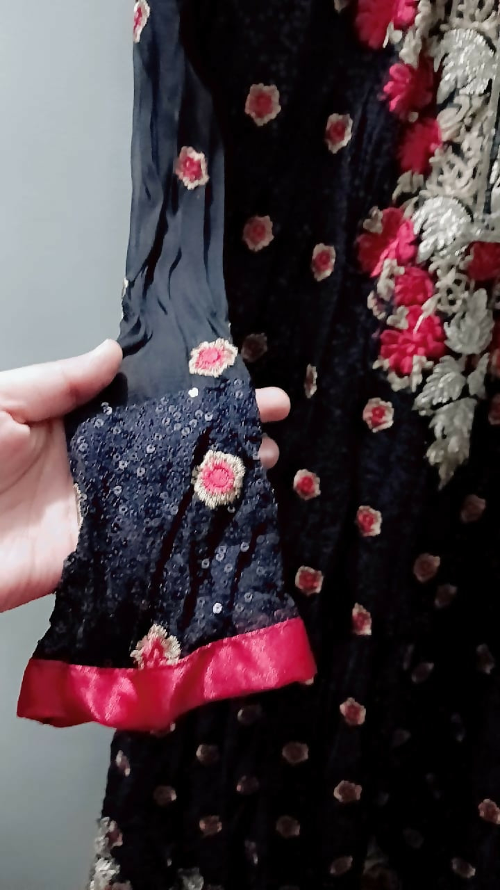 Black Embroidered Kurta | Women Locally Made Kurta | Large | Preloved