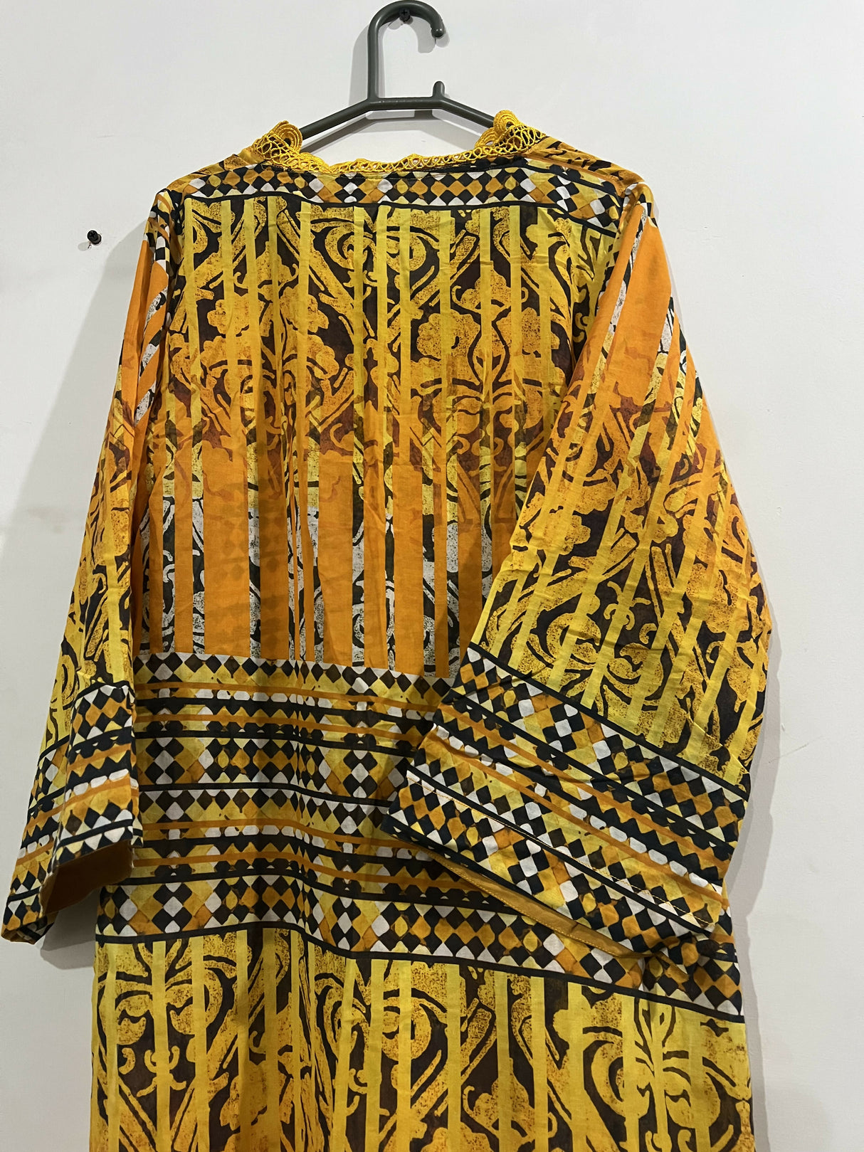 Beautiful Lawn Stitched Shirt | Women Locally Made Kurta | Medium | Worn Once