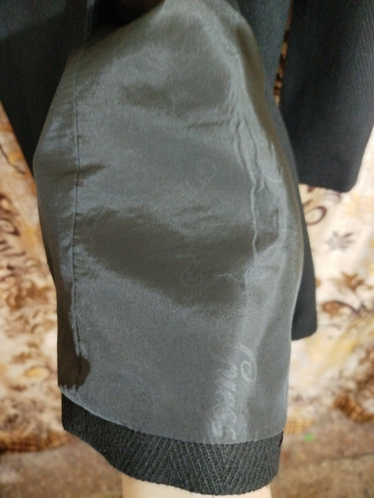 Guess | Women Sweaters & Jackets | Small | Preloved