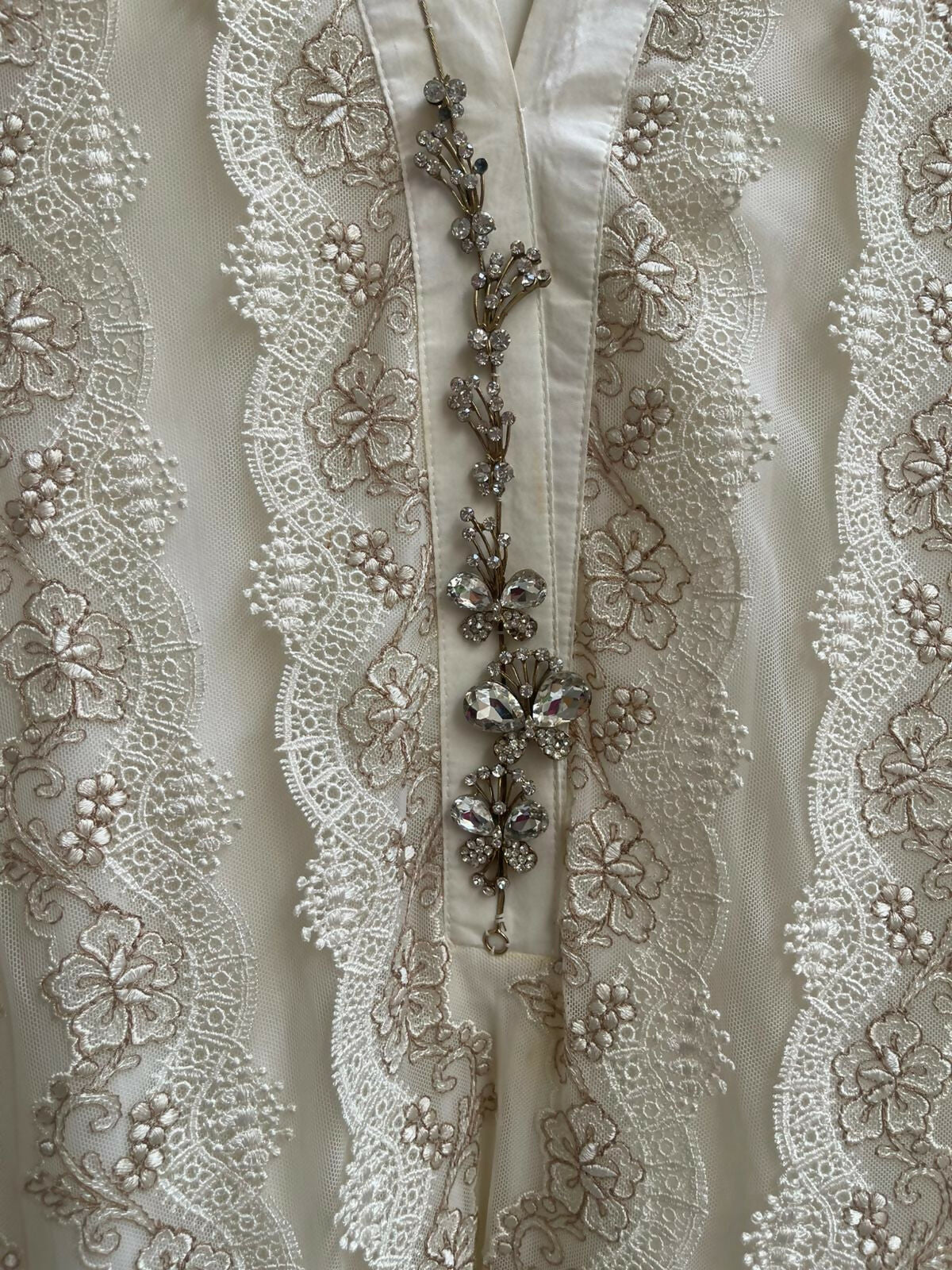 Off White Kameez | Women Locally Made Formals | Medium | Preloved