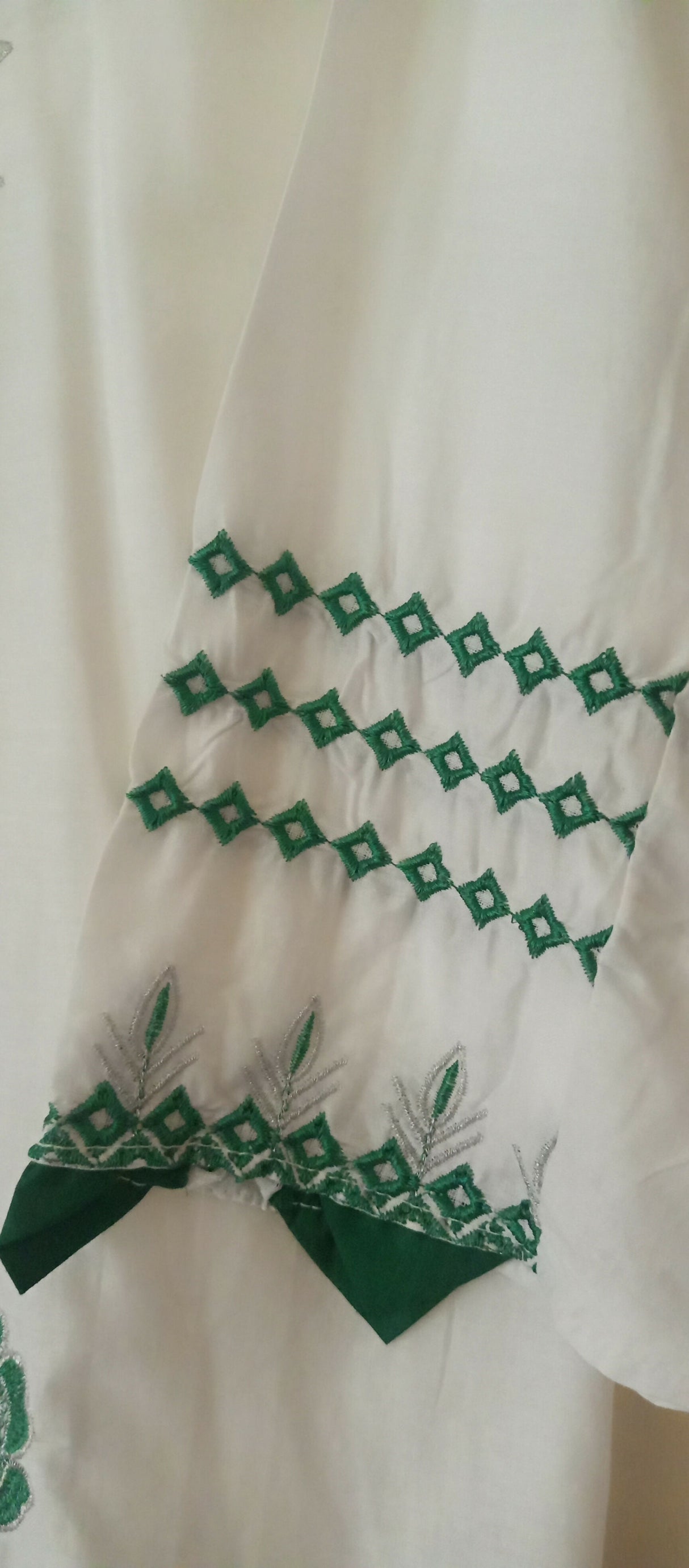 Embroidered 3Pcs Suit | Women Locally Made Kurta | Medium | New