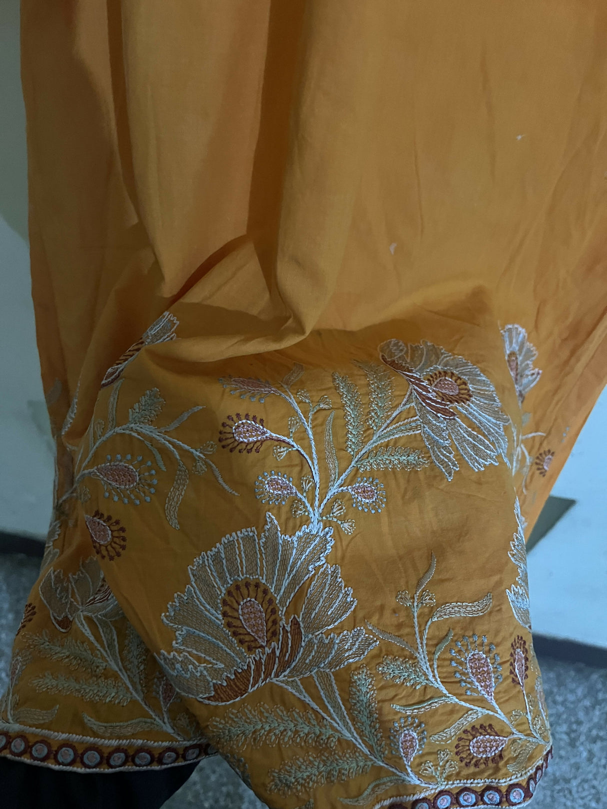 Beechtree Embroidered Kurta | Women Branded Kurta | Medium | Preloved