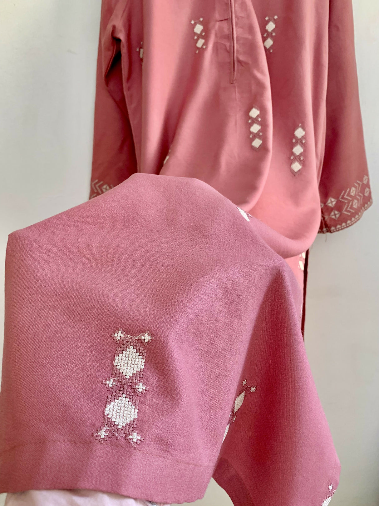 Dusty Rose Embroidered 2Pcs | Women Locally Made Kurta | Medium | Preloved