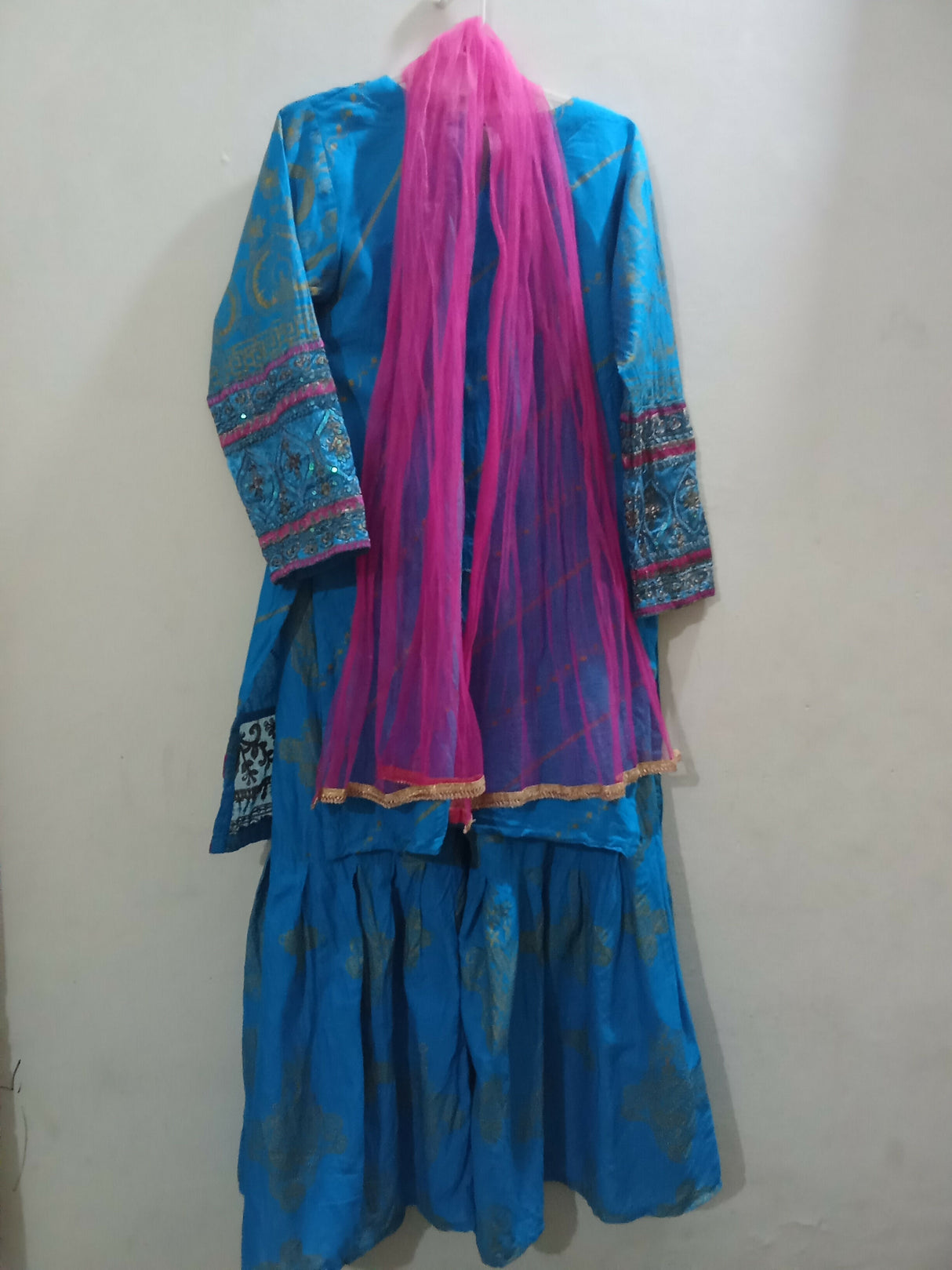 Embroidered Three Piece Lawn Ghrara | Girls Shalwar Kameez | Size:32 (9 to 12 years) | Preloved