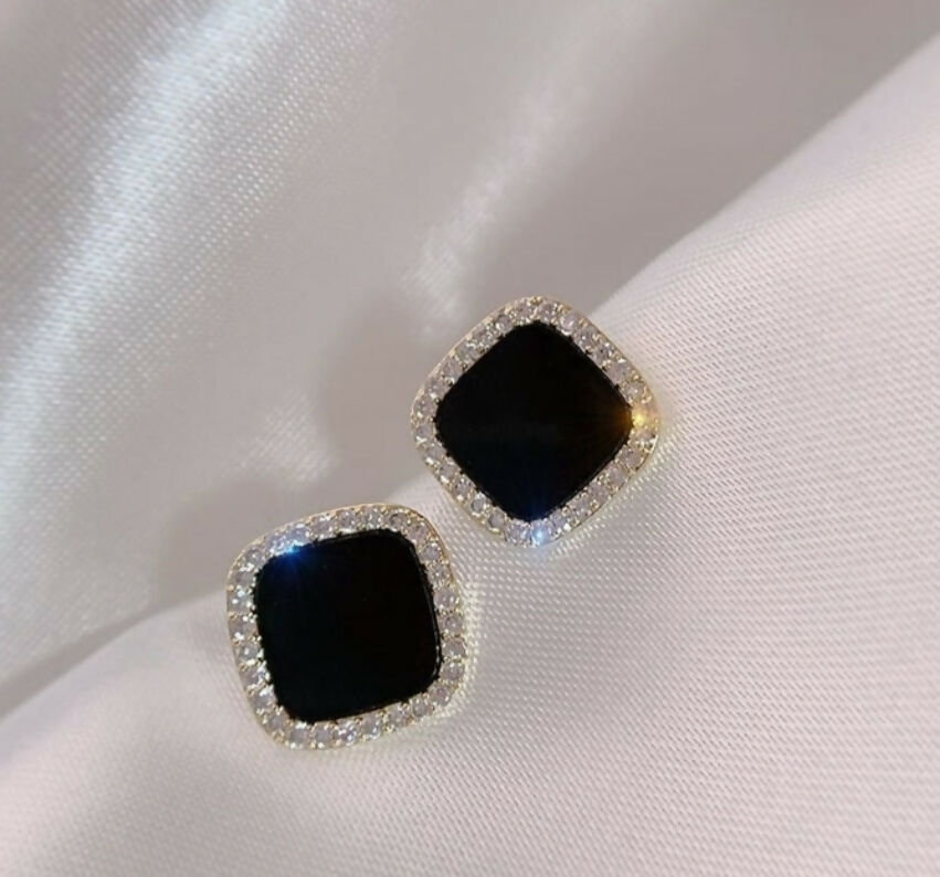 Pack of 7 pairs of earrings & black studs (399-757) | Women Jewelry | Earrings | Brand New