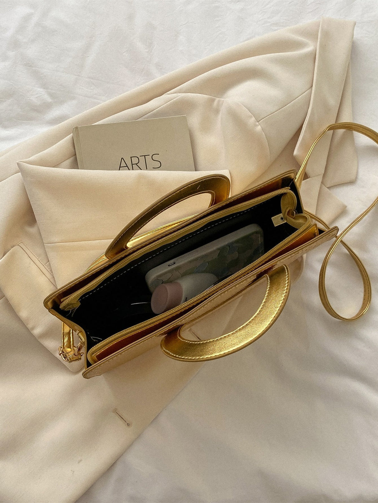 Buy SHEIN Lightweight,Business Casual Metallic Crocodile Embossed Top Ring Square Bag in Pakistan