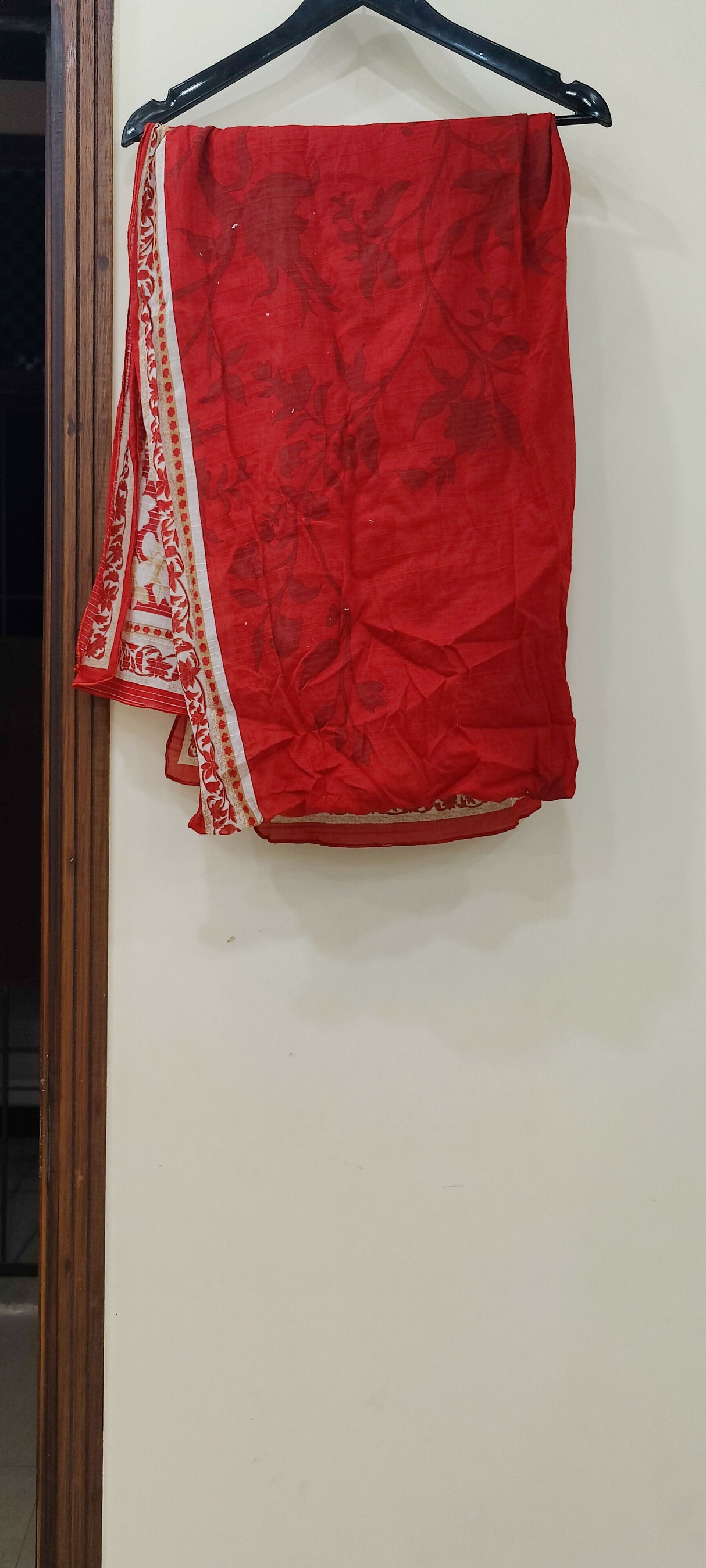 Red Lawn 2 Pcs | Women Locally Kurta | Medium | Preloved
