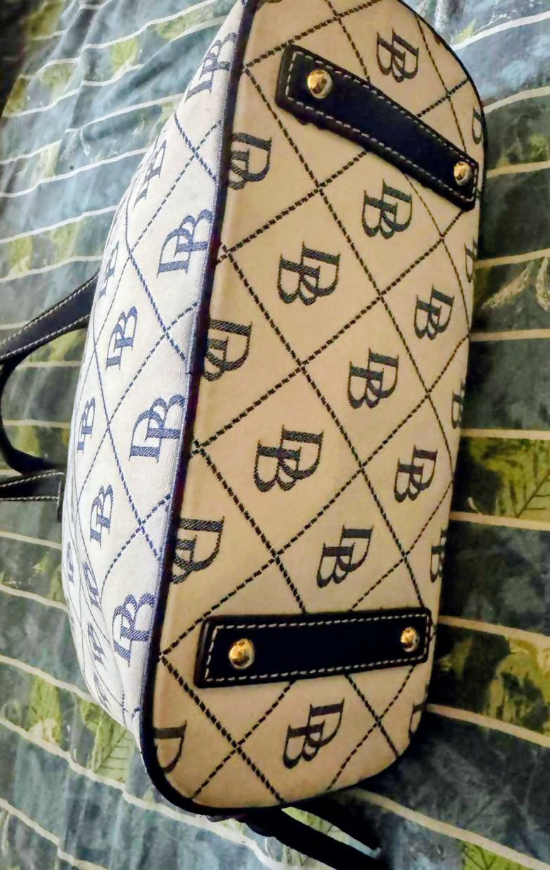 Dooney & Bourke | Women Bags | Shoulder & Tote Bags | Medium | White & Black | Preloved