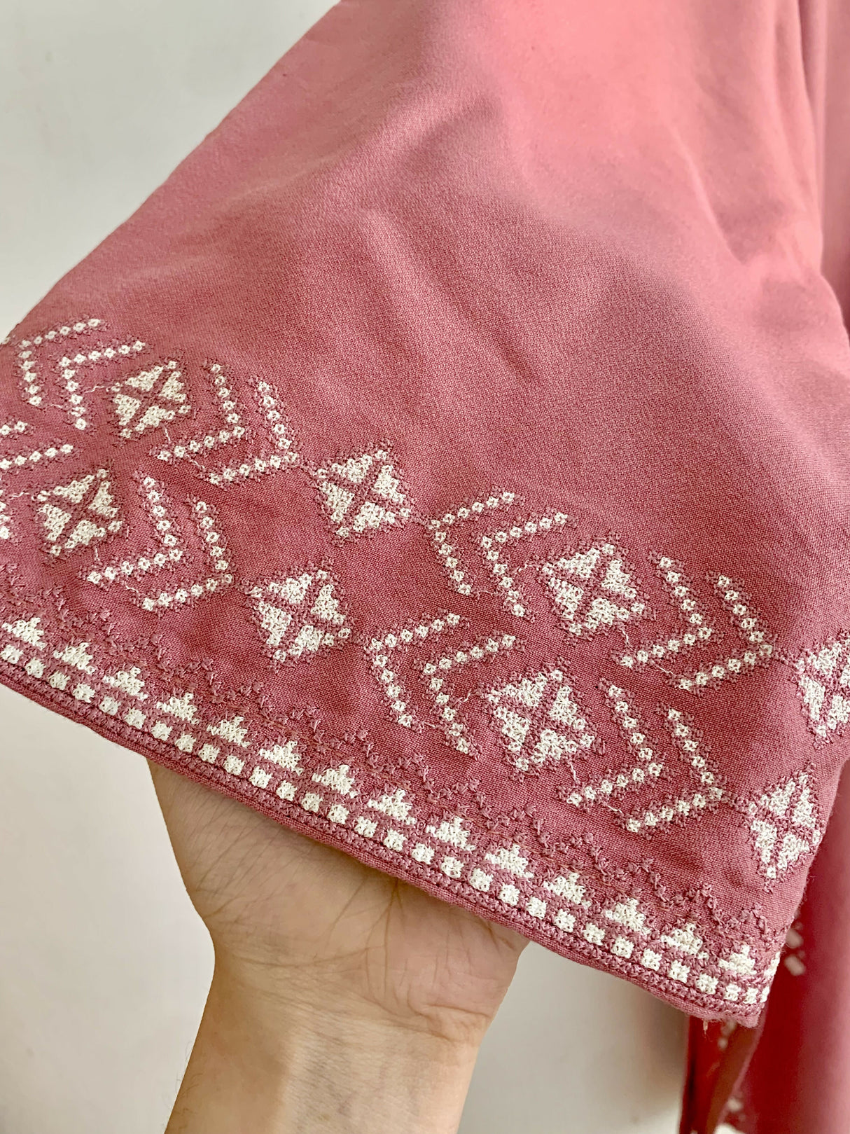 Dusty Rose Embroidered 2Pcs | Women Locally Made Kurta | Medium | Preloved
