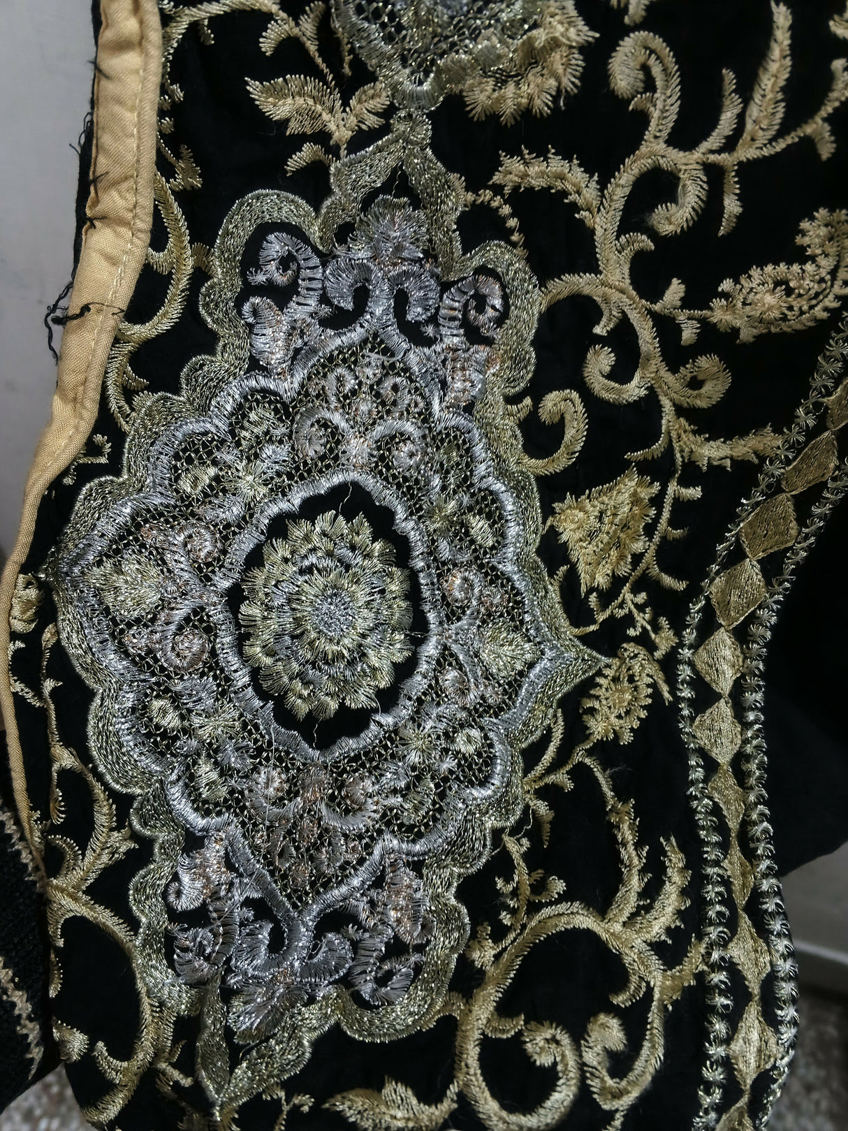 Black Embroidery Suit | Women Locally Made Kurta | Medium | Preloved