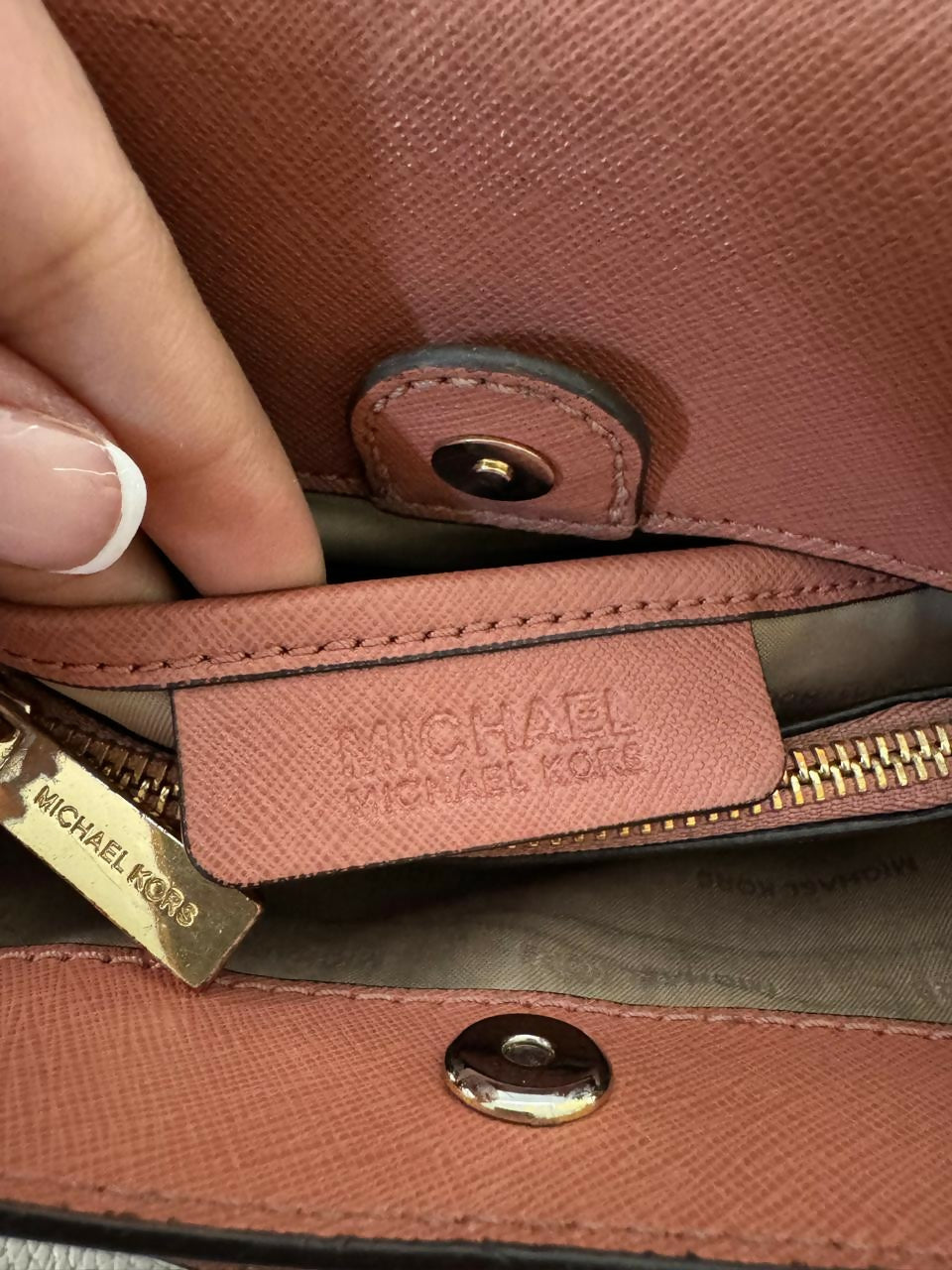 Michael Kors | Women Bags | Crossbody | Medium | Preloved