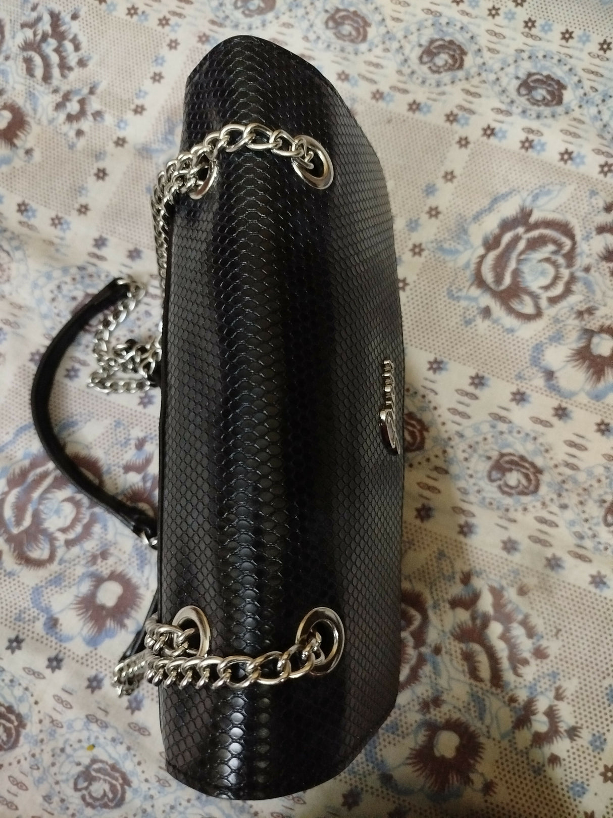 Guess | Black Shoulder Bag | Women Bags | Preloved