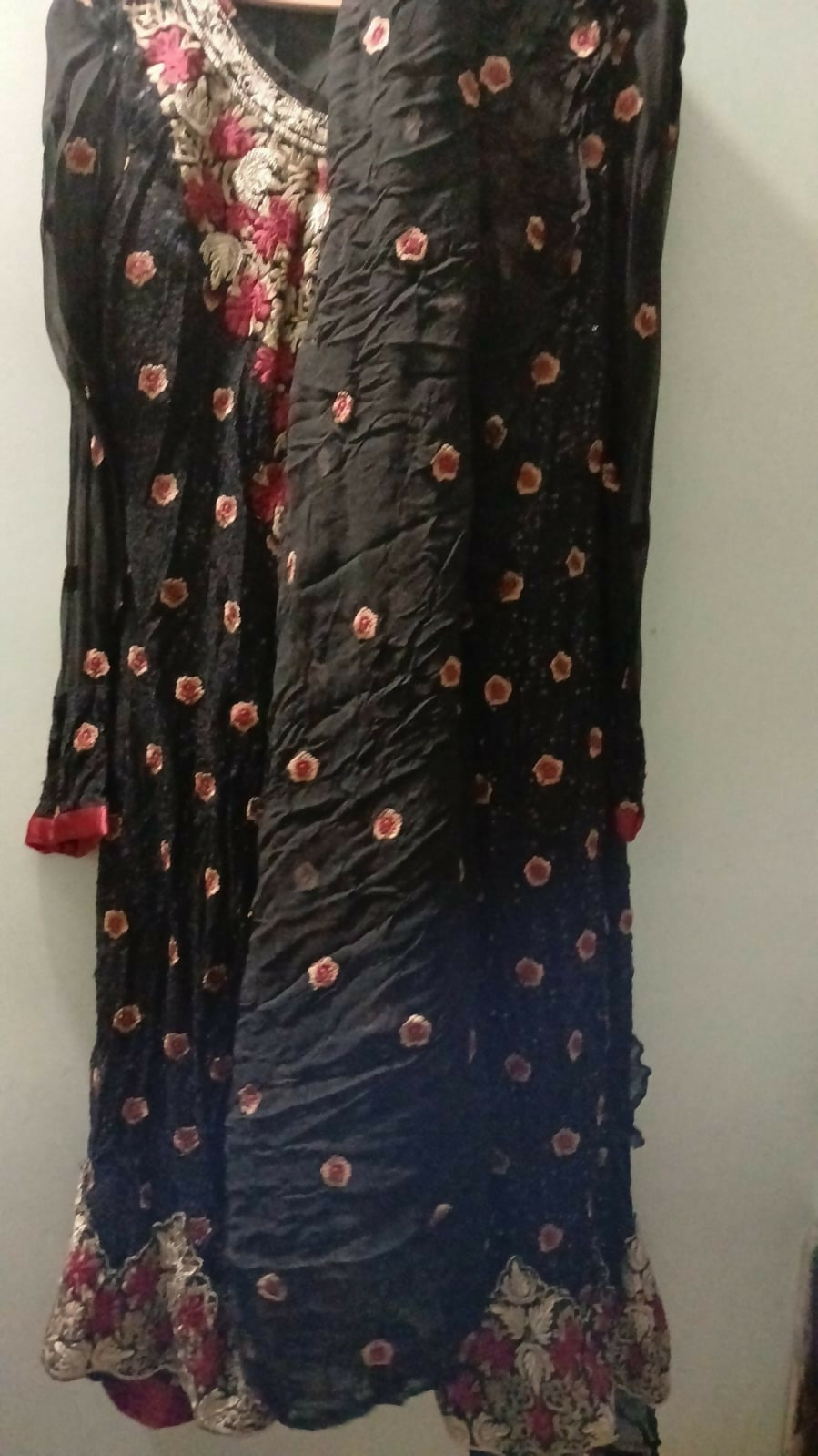 Black Embroidered Kurta | Women Locally Made Kurta | Large | Preloved