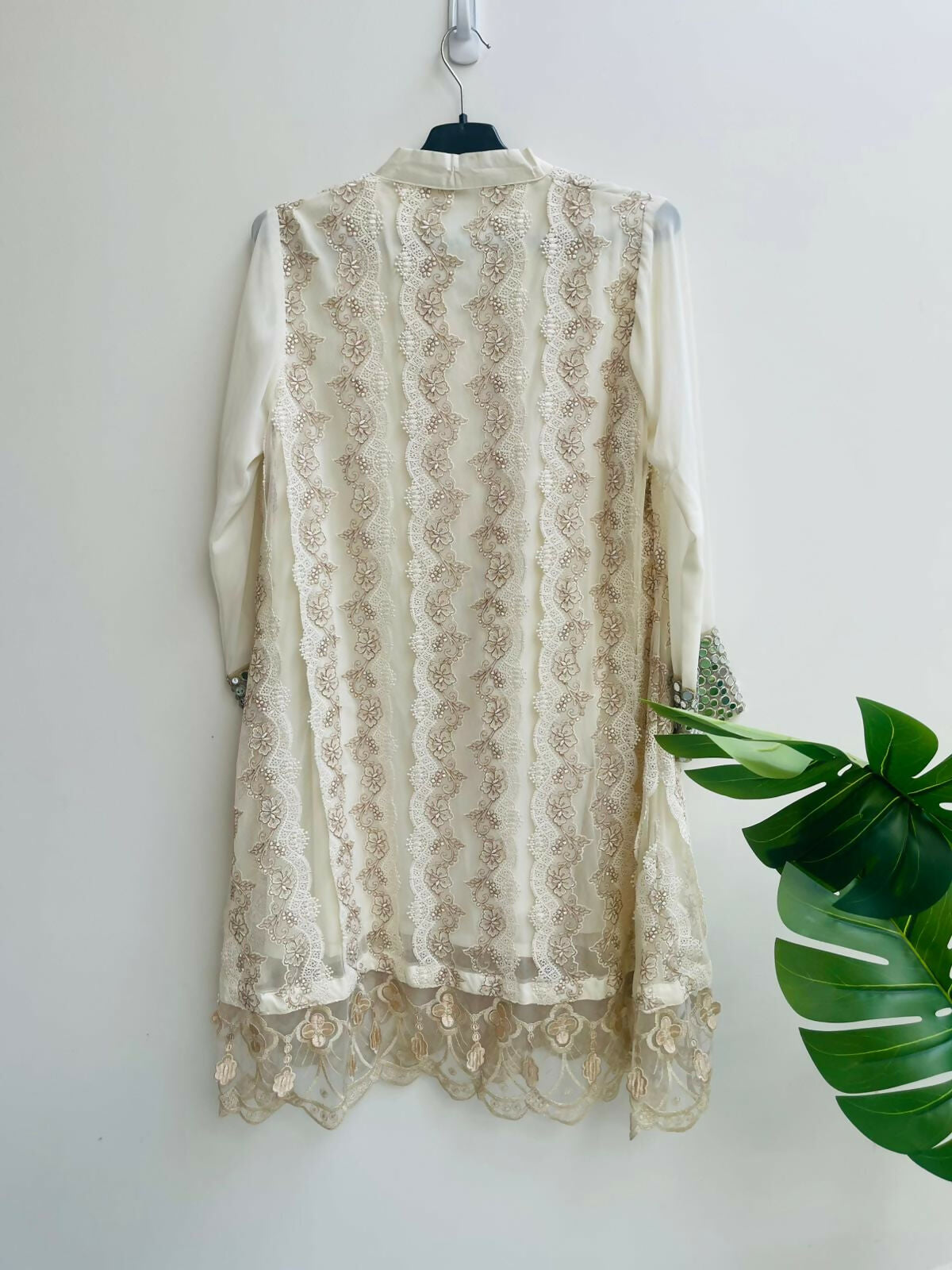 Off White Kameez | Women Locally Made Formals | Medium | Preloved
