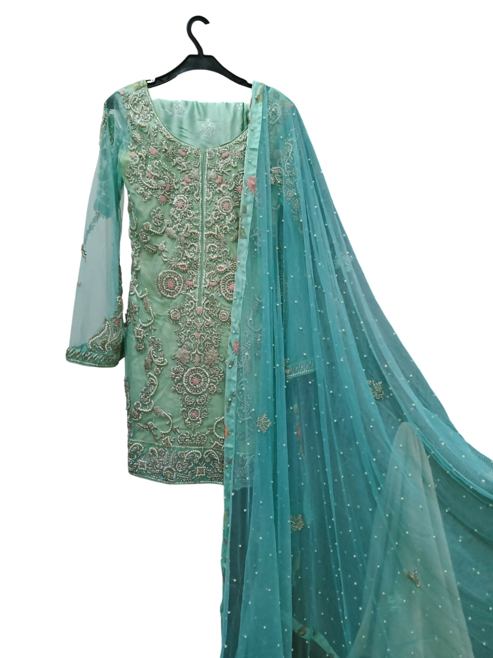 EE4uHzWeMa-Photoroom