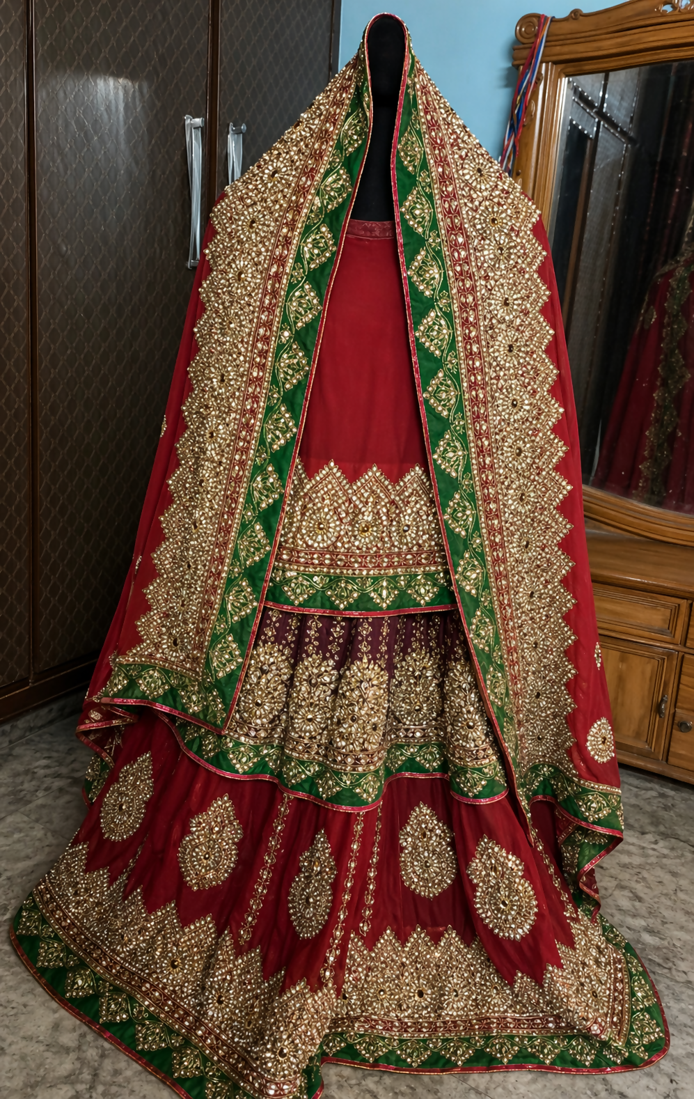 Heavy Embroidered Bridal Lehnga | Women Bridals | Medium | Preloved