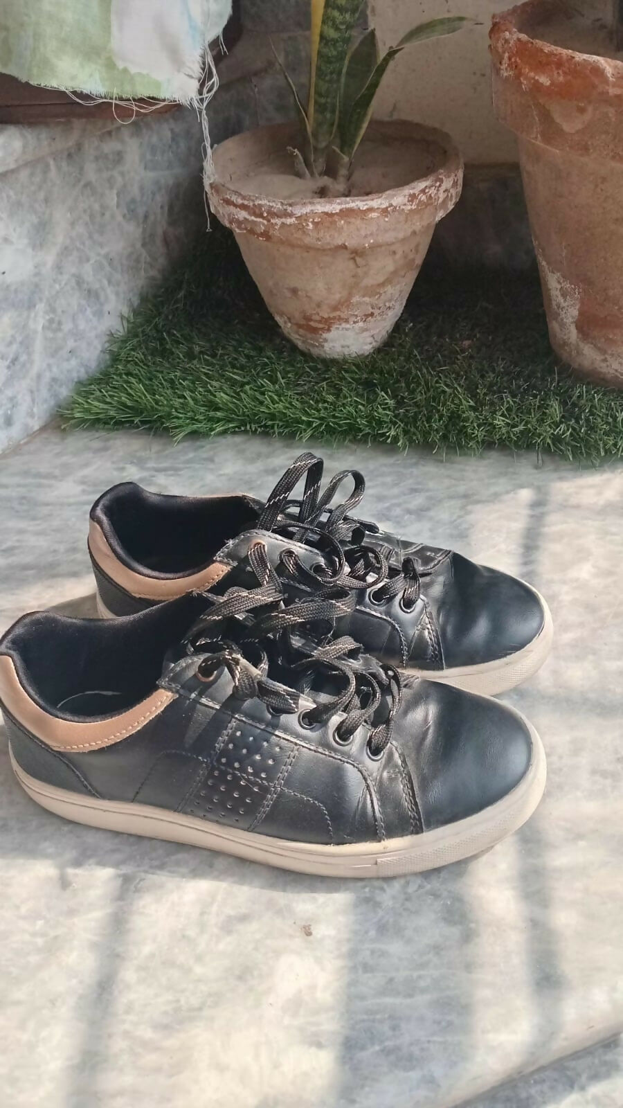 Black Sneakers | Women Shoes | Casual Shoes | Size: 37 | Preloved