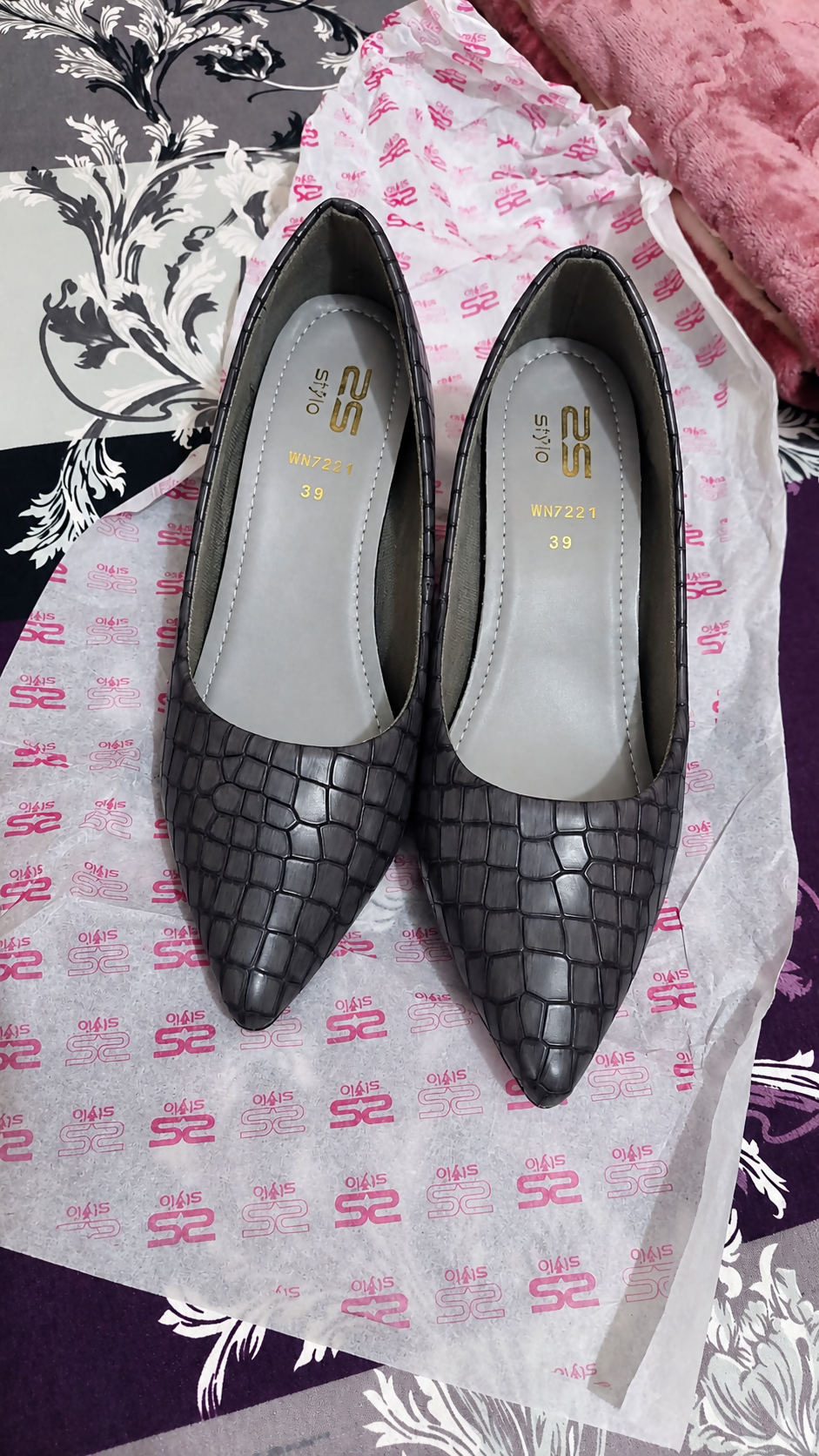 Stylo | Elegant Grey Croc-Embossed Pointed Shoes | Women Shoes | Heels | Grey | Size: 39 | New