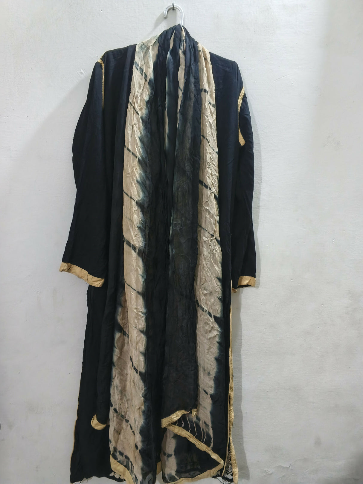 Black Embroidery Suit | Women Locally Made Kurta | Medium | Preloved