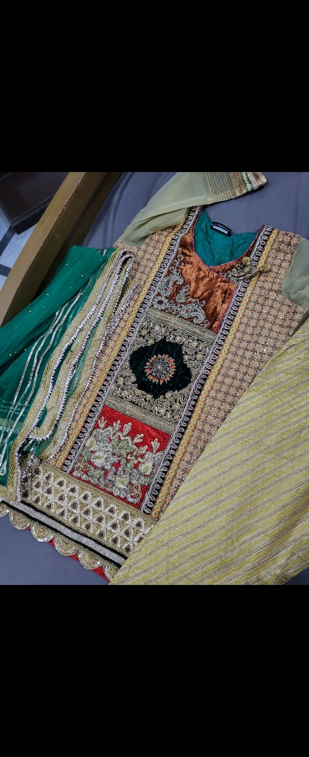 Short Embroidered Shirt | Women Locally Made Formals | Large | Preloved