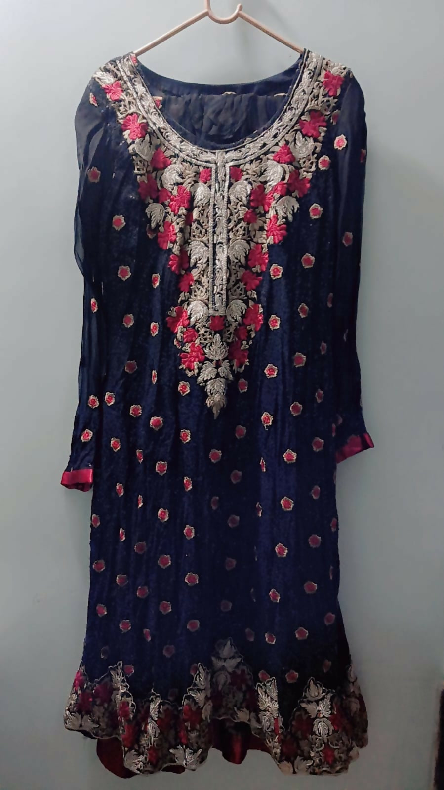 Black Embroidered Kurta | Women Locally Made Kurta | Large | Preloved