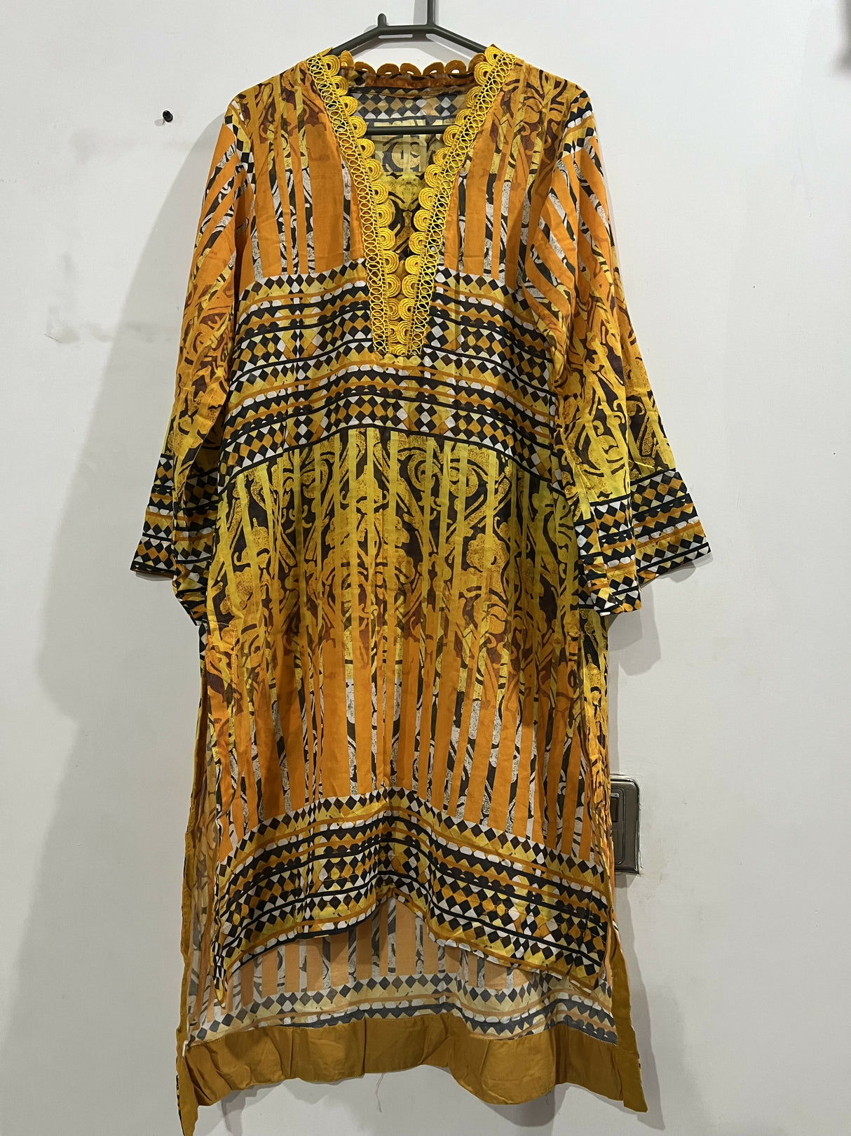 Beautiful Lawn Stitched Shirt | Women Locally Made Kurta | Medium | Worn Once