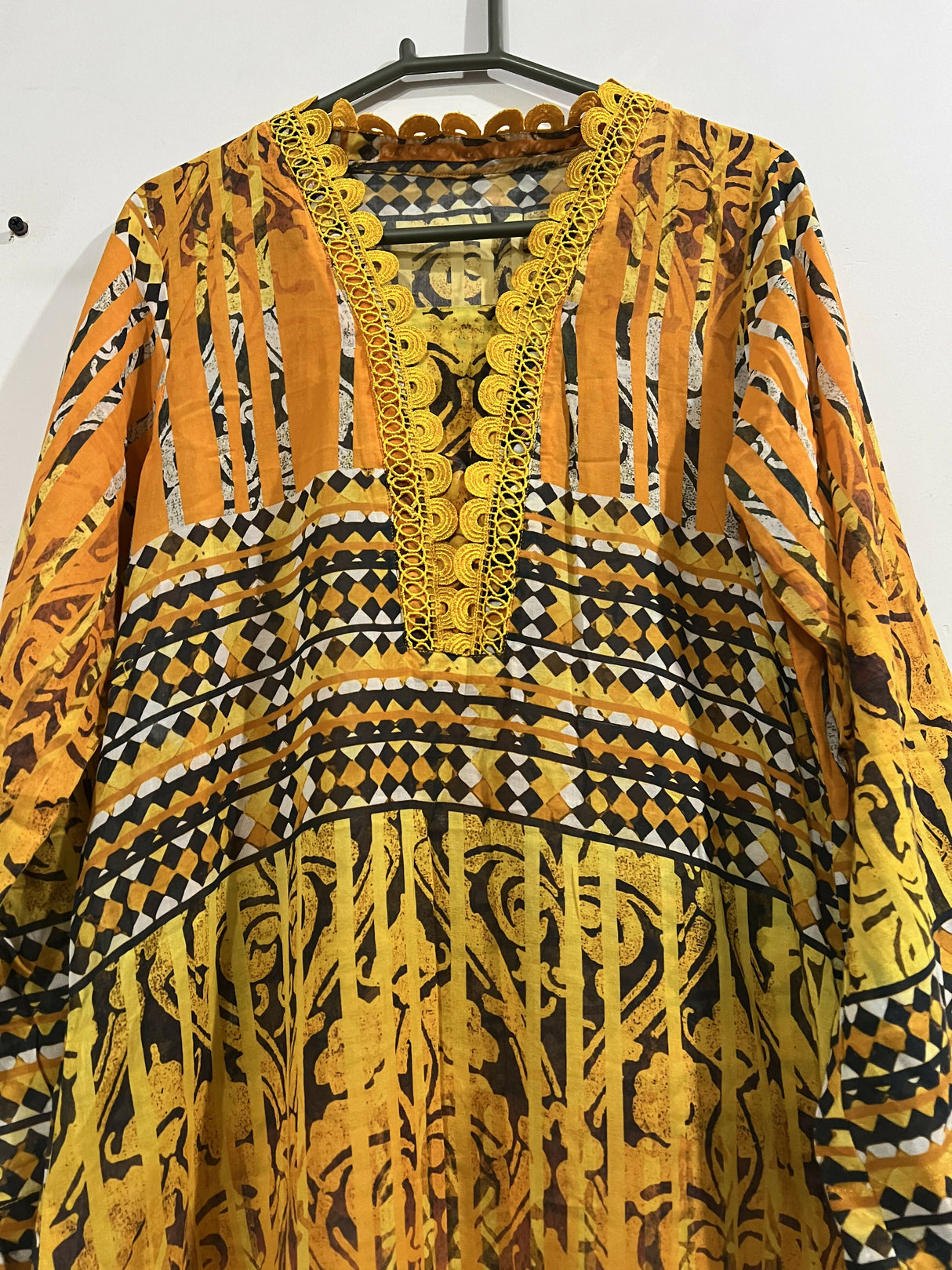 Beautiful Lawn Stitched Shirt | Women Locally Made Kurta | Medium | Worn Once