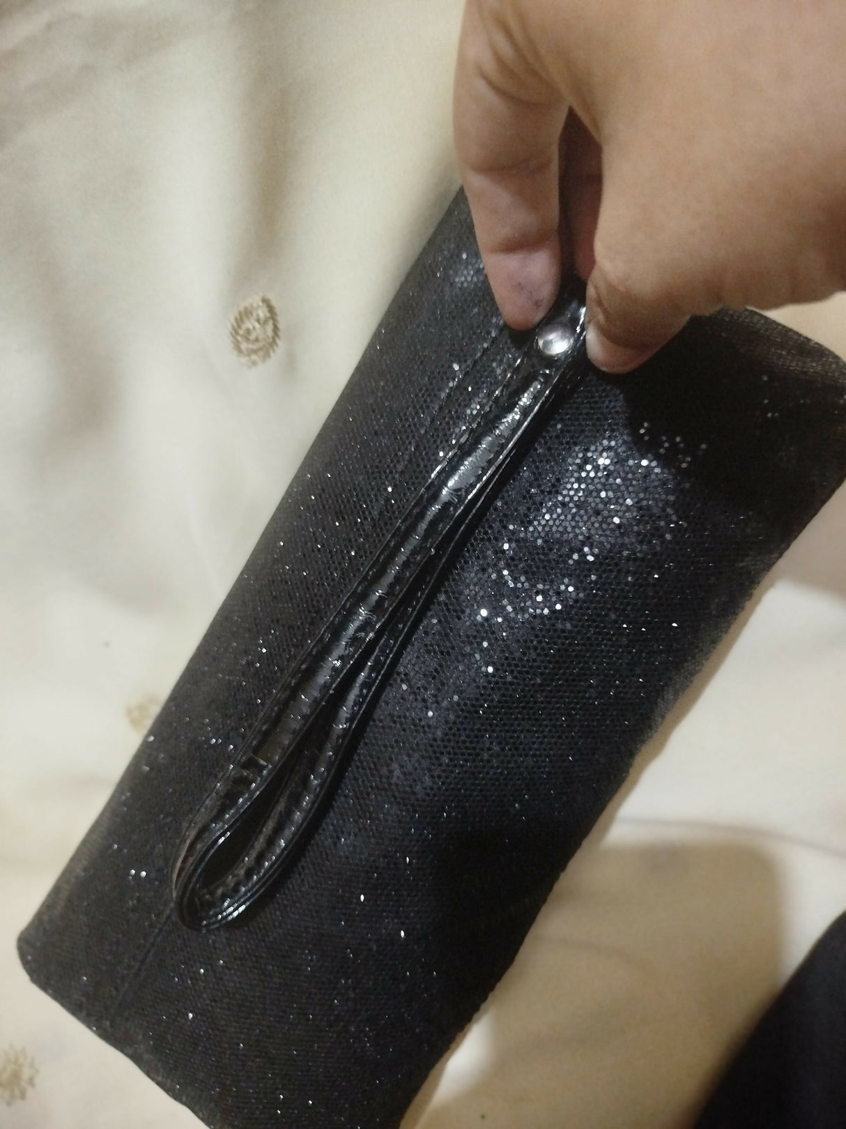 Guess | Women Bags | Clutches | Medium | Preloved