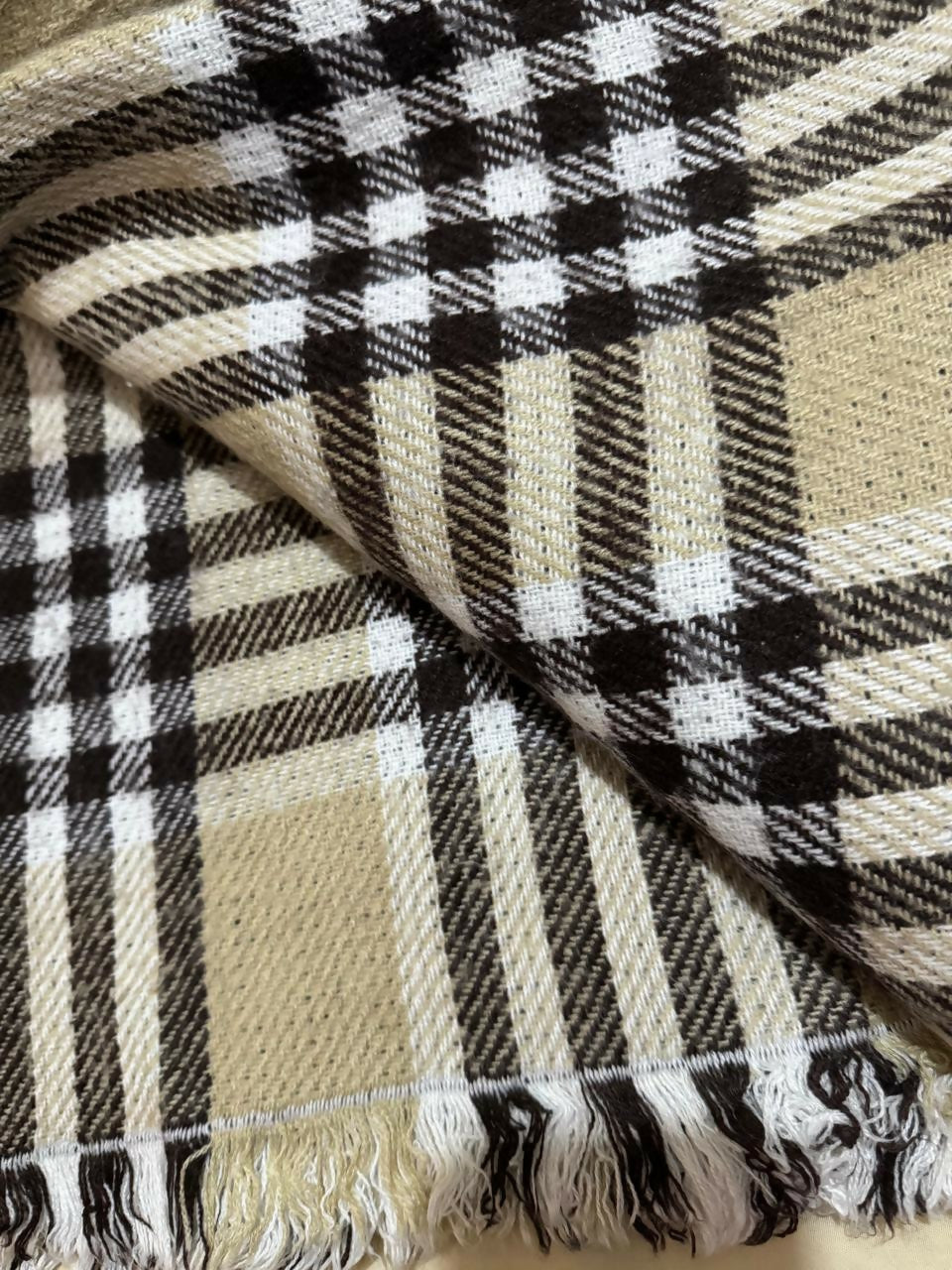 Dubai Imported Shawl | Women Sweaters & Jackets | Size: Standard | Preloved