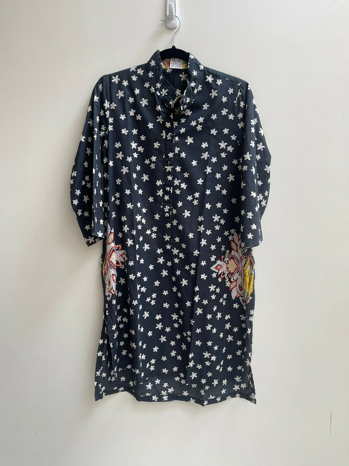 Momina's Telli | Women Branded Kurta | Medium | Worn Once