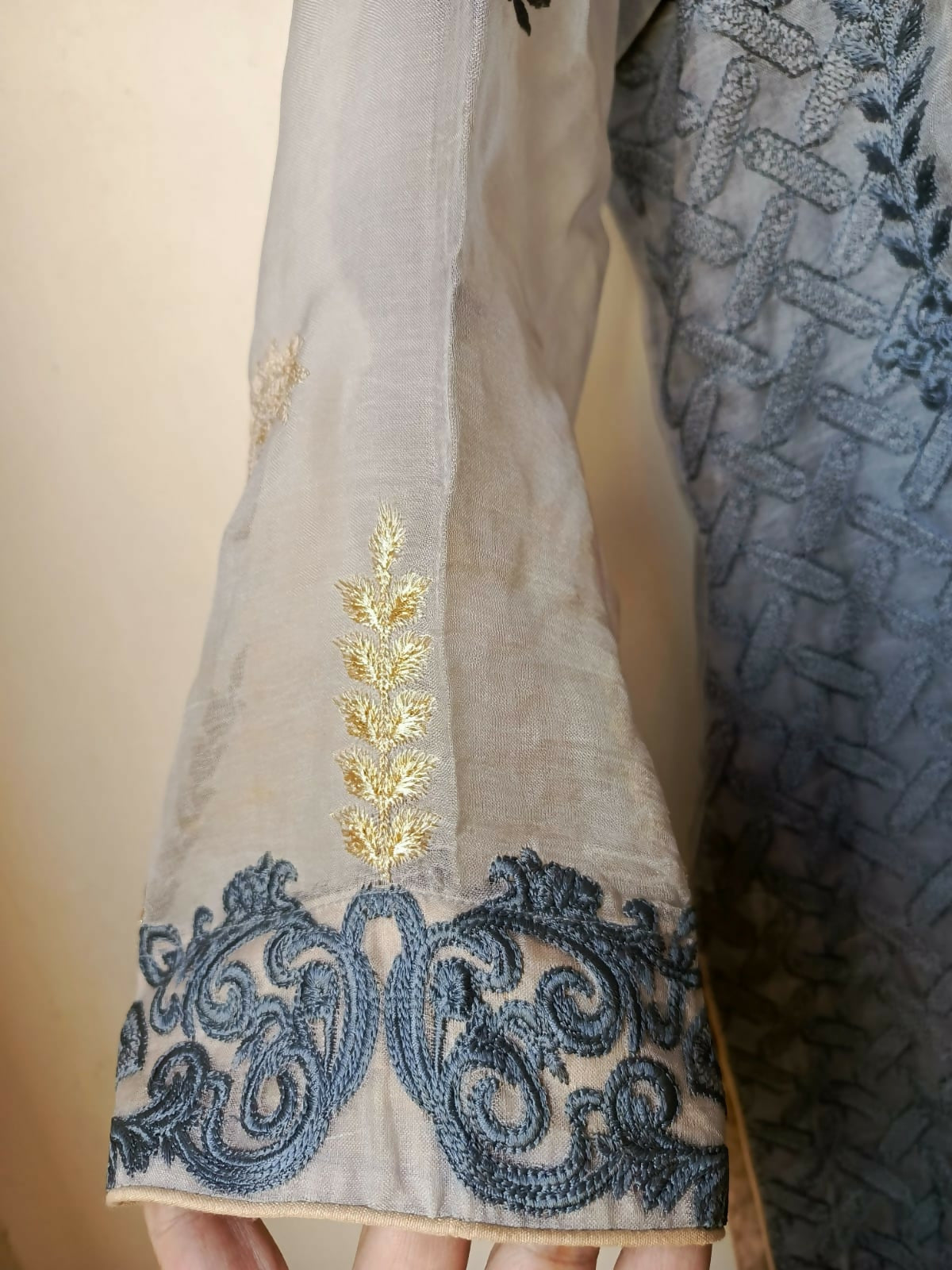 Grey 3PC Stitched Suit | Women Locally Made Formals | Medium | Preloved