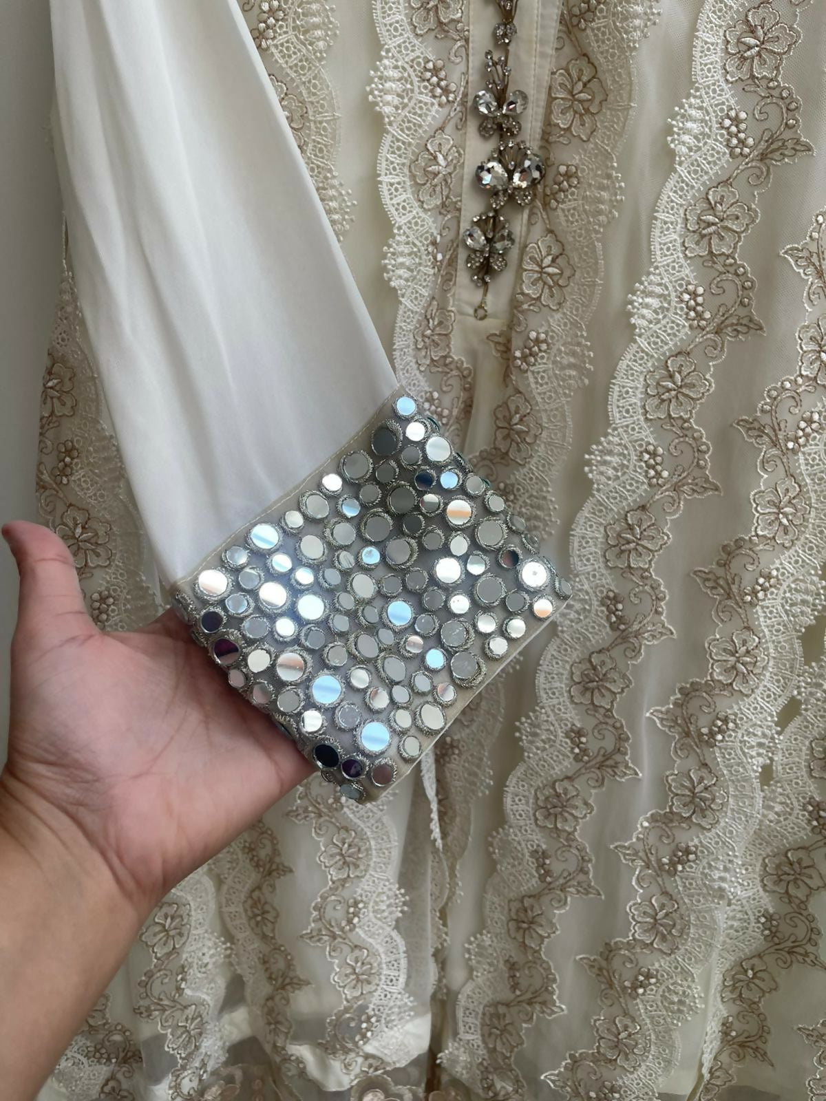 Off White Kameez | Women Locally Made Formals | Medium | Preloved