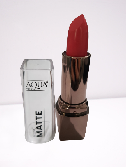 فلیمنگو پنک آئیکونک میٹ ایکوا اسٹوڈیو لپ اسٹک