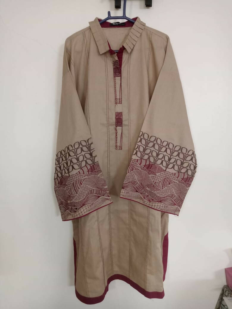 گل احمد | کڑھائی والا کُرتا (سائز: M) | خواتین کا برانڈڈ کرتہ | بالکل نیا