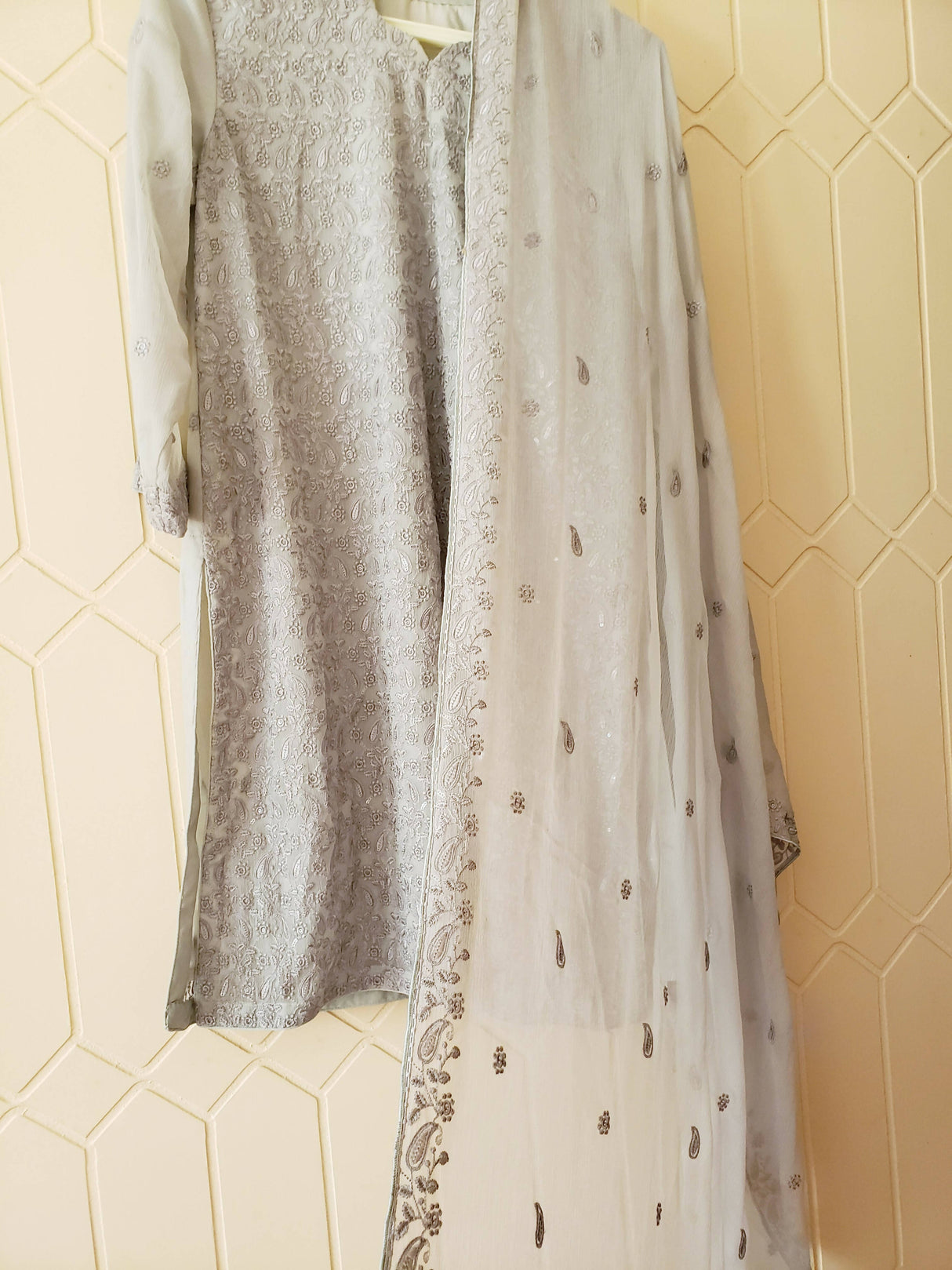 Embroidered Suit | Women Locally Made Formals | Large | Preloved