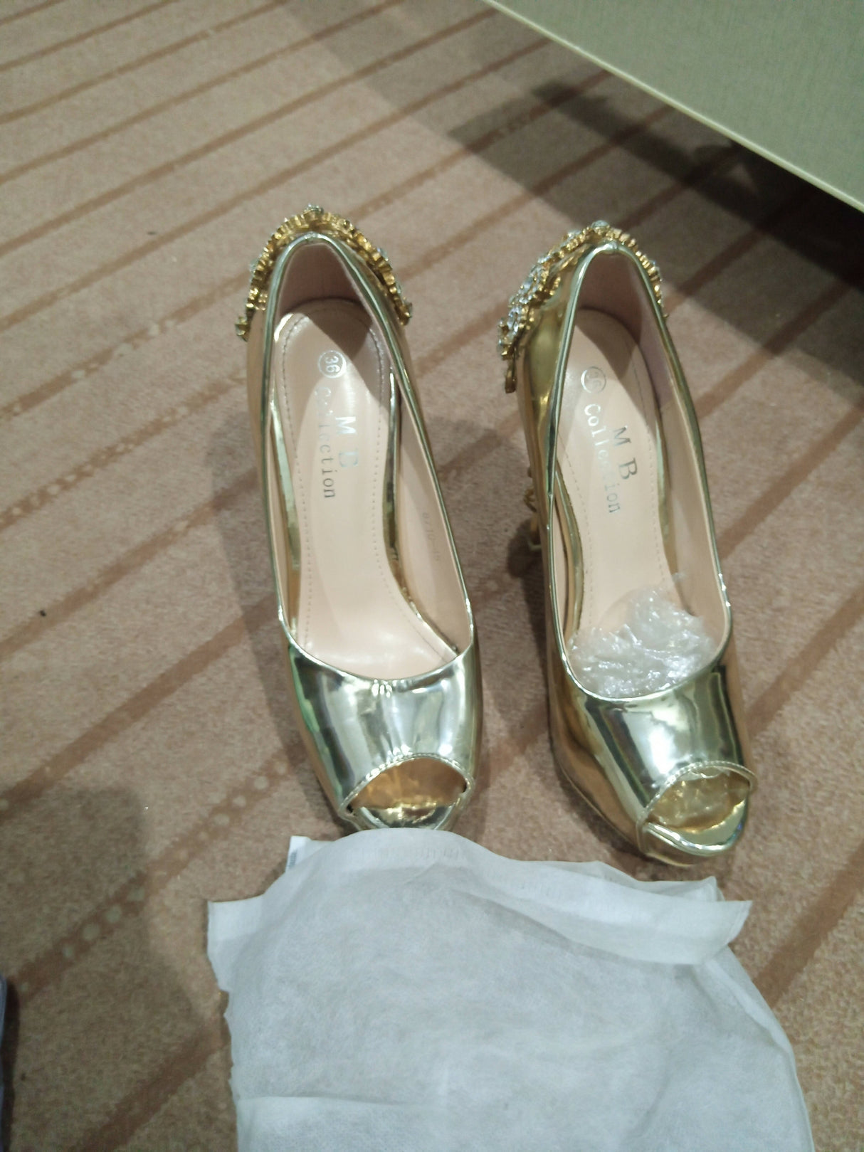 Gold Pencil Heels | Women Shoes | Sie: 6/7 | Worn Once