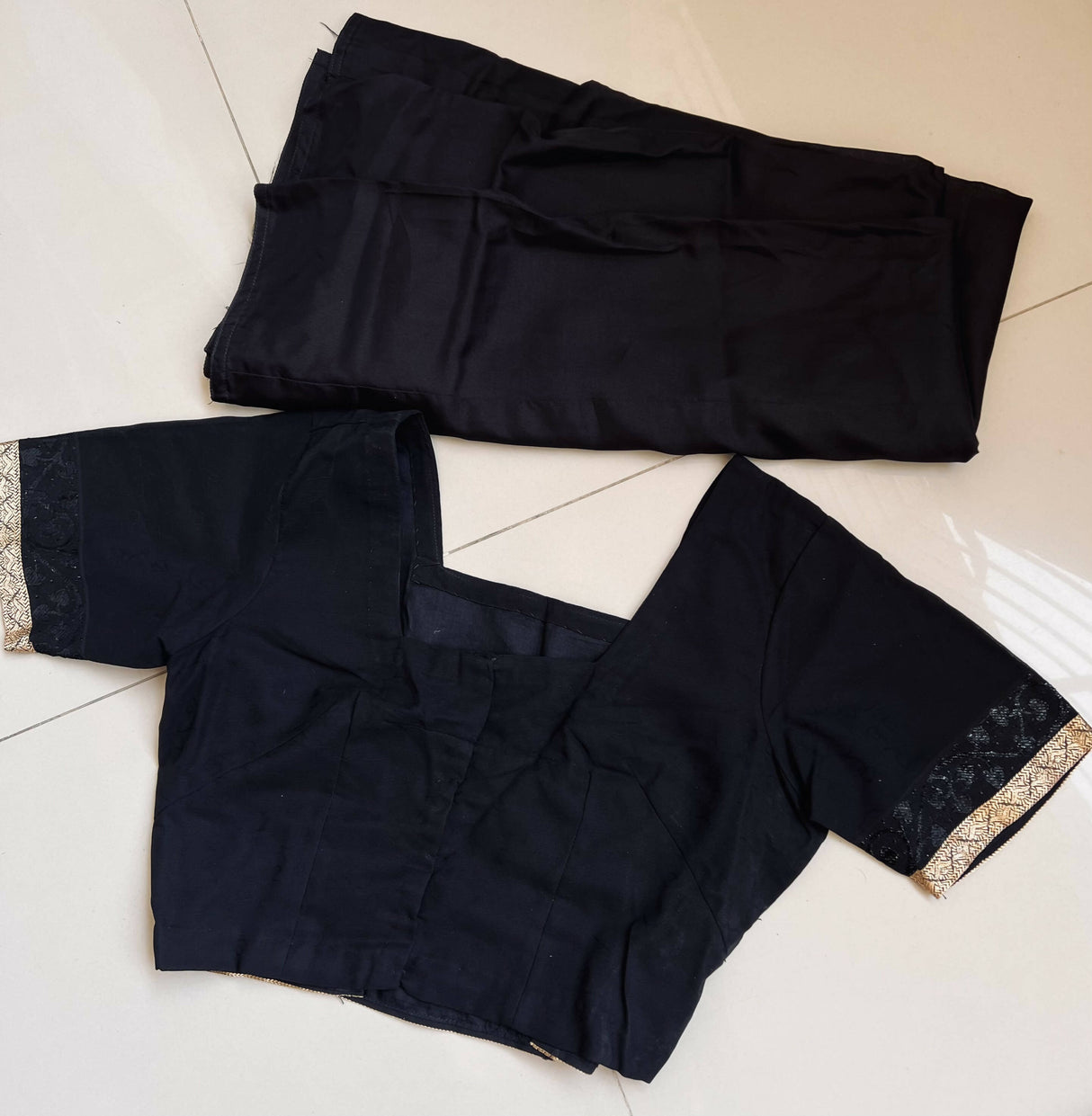 جارجٹ بلیک ساڑھی | خواتین کے فارملز اور ساڑیاں | چھوٹا | پریلوڈ