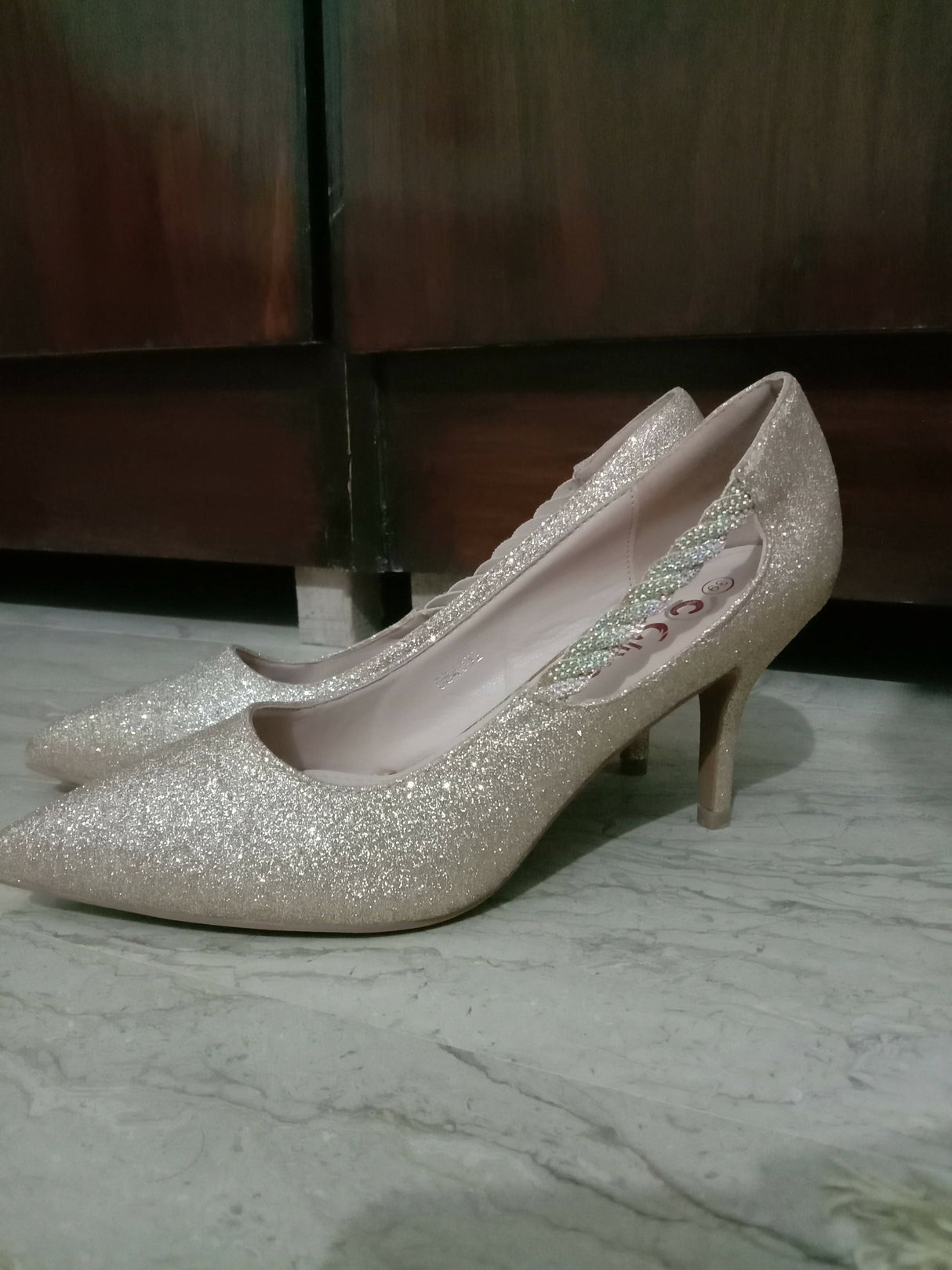 Glittery Golden Court Shoes | Women Shoes | Heels | Size: 39 | New