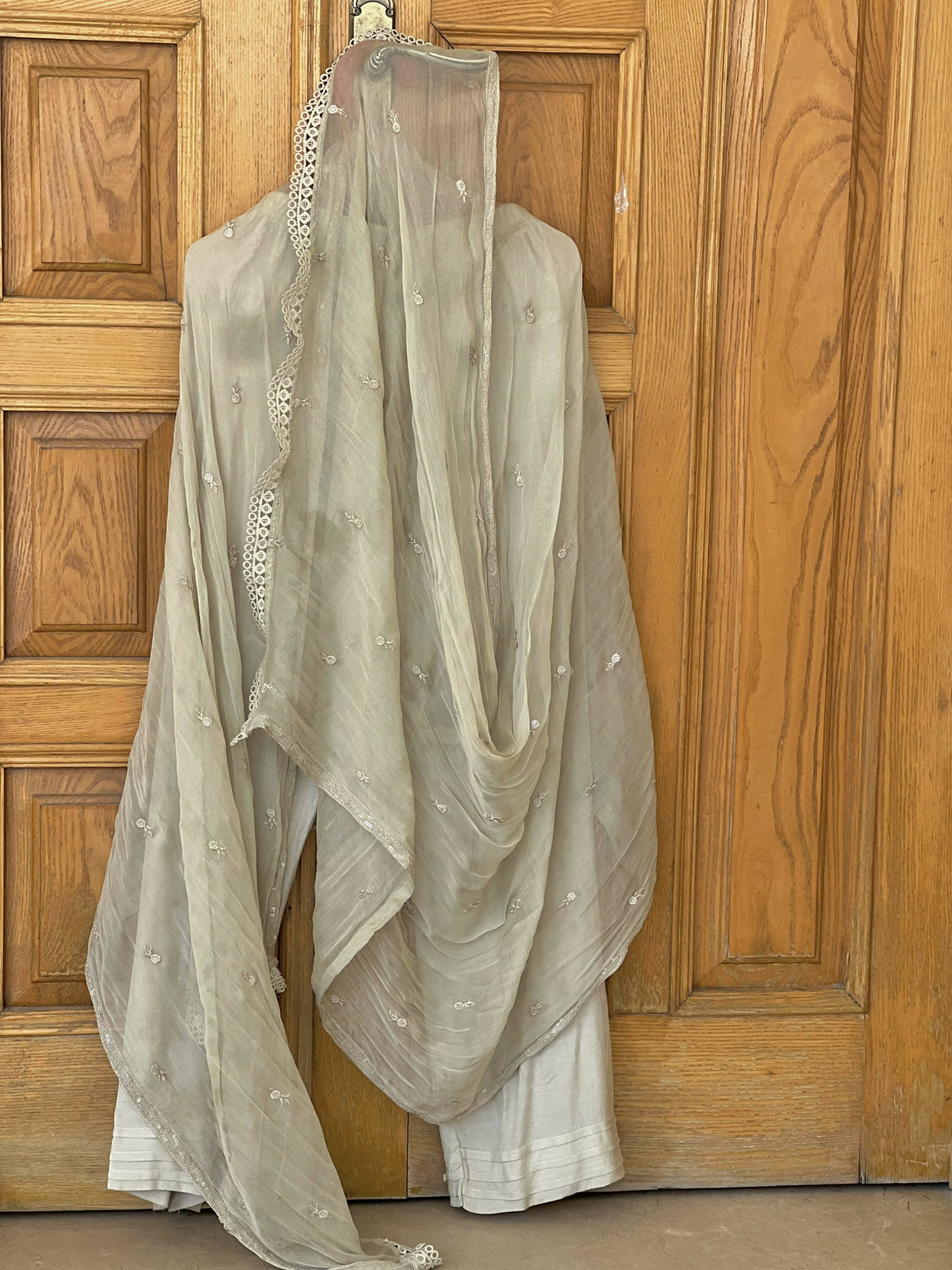 ShapPosh | 3 Pc Embroidered Kurta| Women Branded Kurta | Small | Preloved