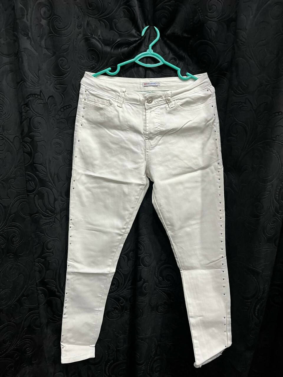 Red Tag | White Denim Pants | Women Bottoms & Pants | X Small | Preloved