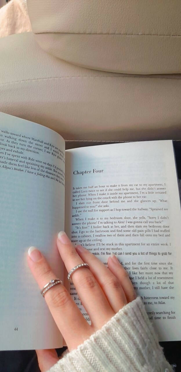 It Ends With Us | Books | Preloved