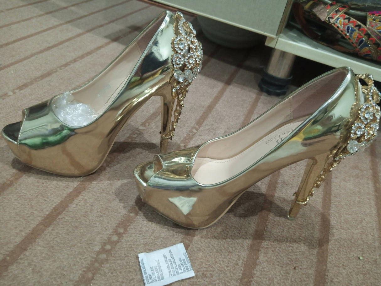 Gold Pencil Heels | Women Shoes | Sie: 6/7 | Worn Once