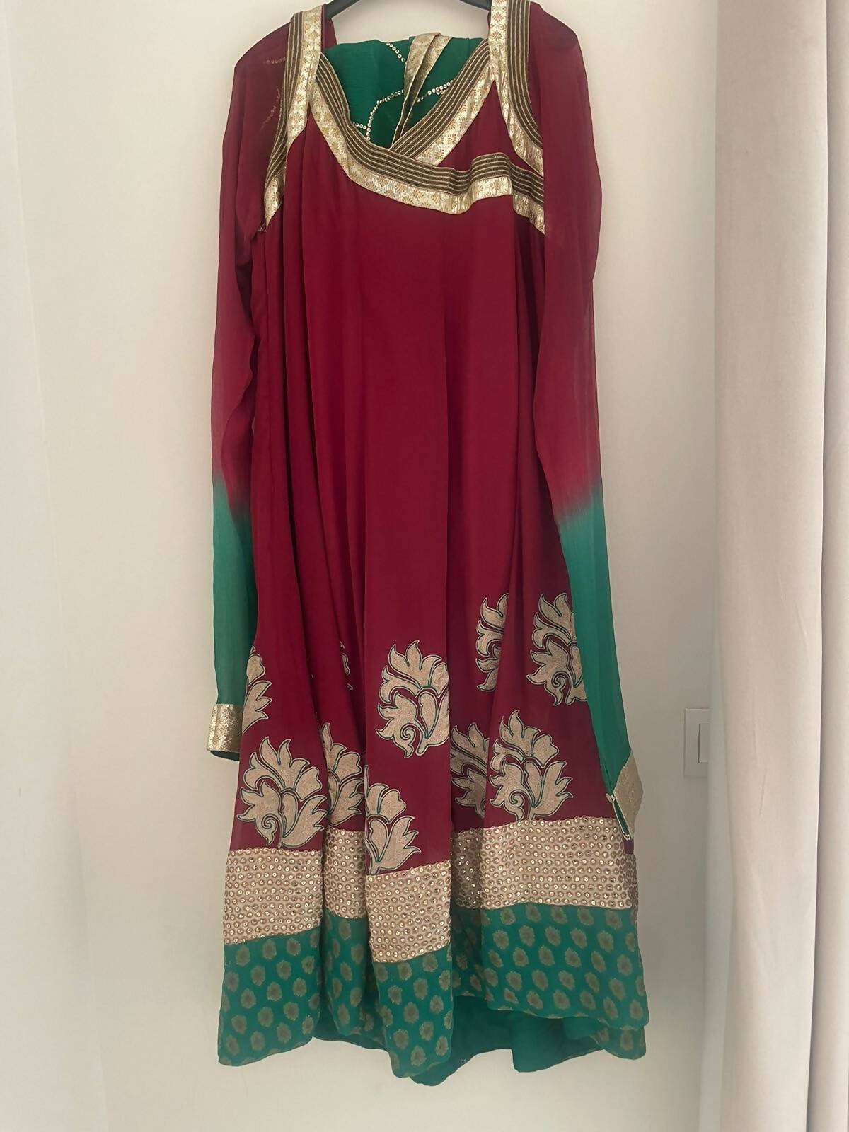 Maroon Embroidered Kurta (3PC)| Women Locally Made Kurta | XLarge | Preloved