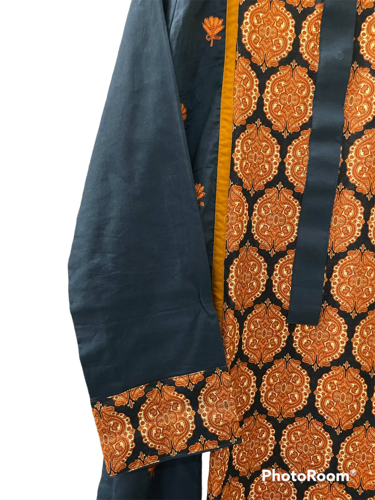 گل احمد | کڑھائی والا کُرتا (سائز: چھوٹا) | خواتین کا برانڈڈ کرتہ | ایک بار پہنا۔