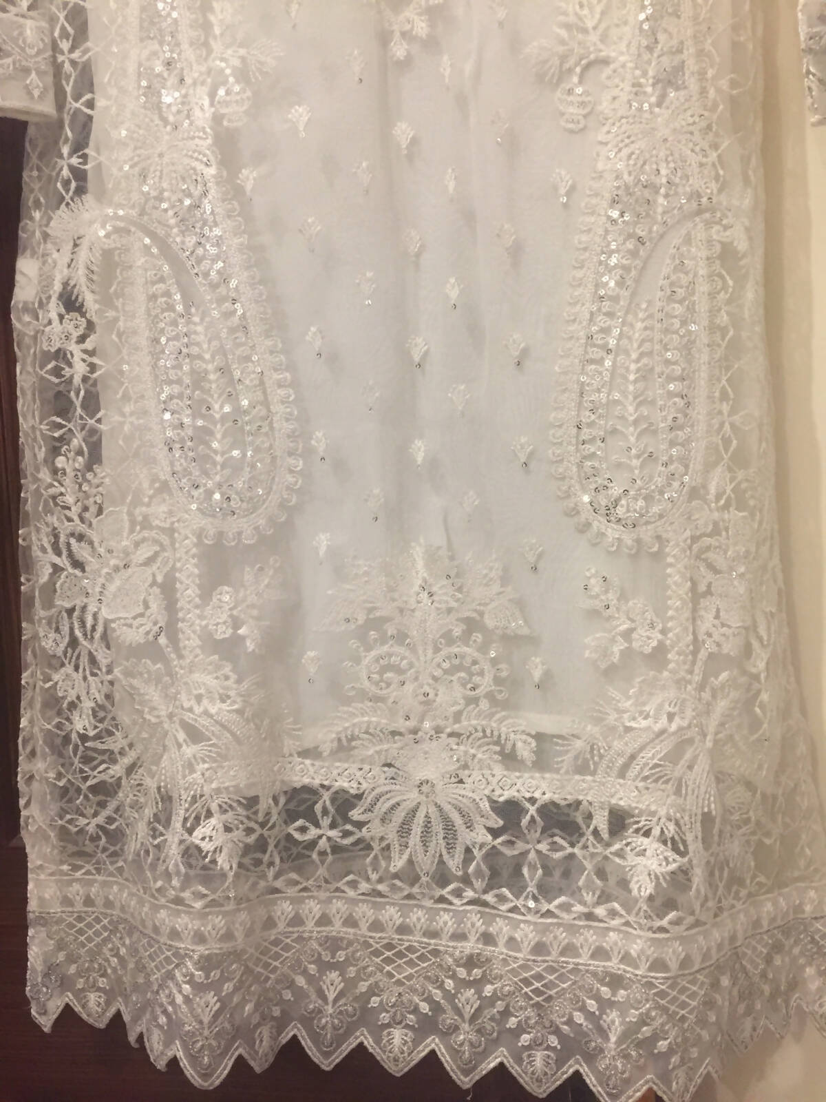 Embroidered White Suit 4 PC | Women Locally Made Formals | Medium | Preloved