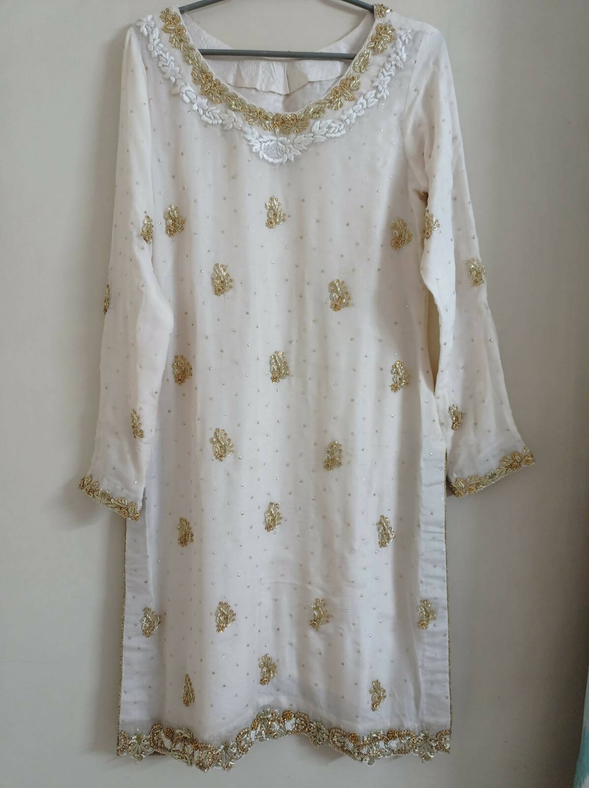 White Embroidery | Women Locally Made Kurta | Small | Preloved